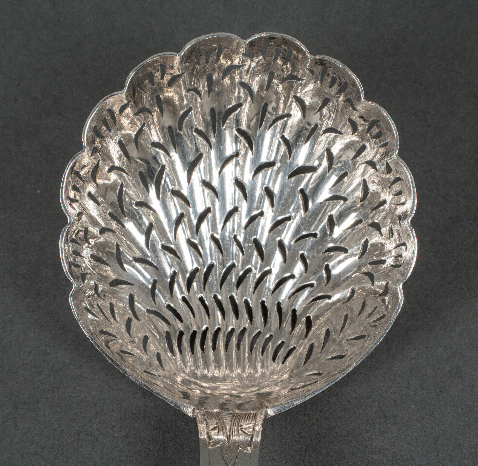 Spoon to sprinkle goldsmith RN silver 53 grams rich decoration Louis XV