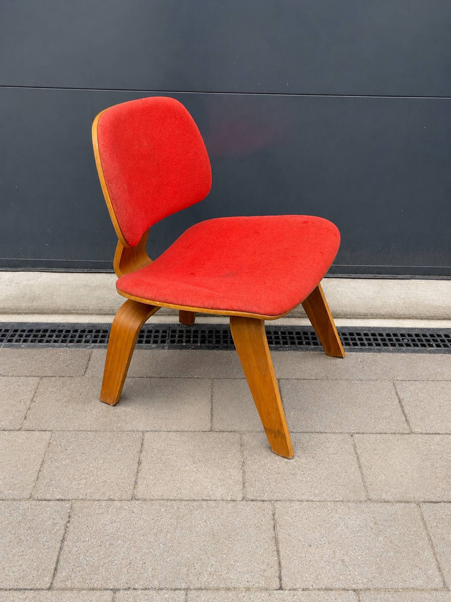 Vintage chair in the style of Eames