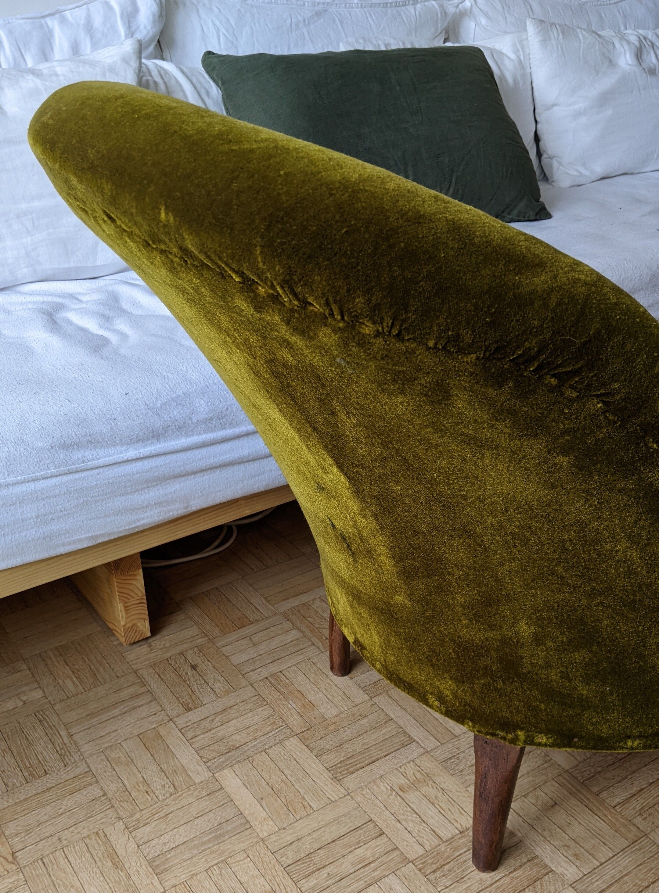 Napoleon III velvet toad armchair