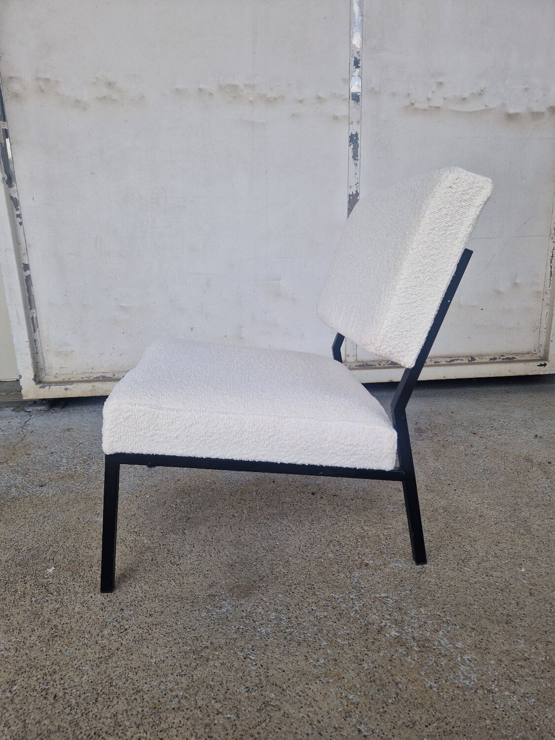 Paire de Fauteuils Fireside en métal et tissus bouclette par Pierre Guariche pour Airborne, 1960