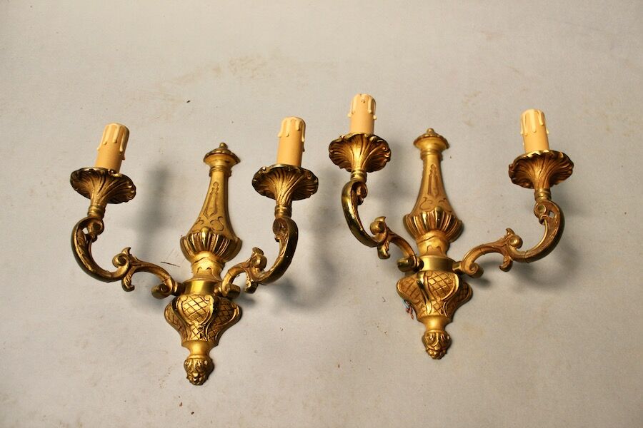 Paire d'appliques en bronze de style Louis XV