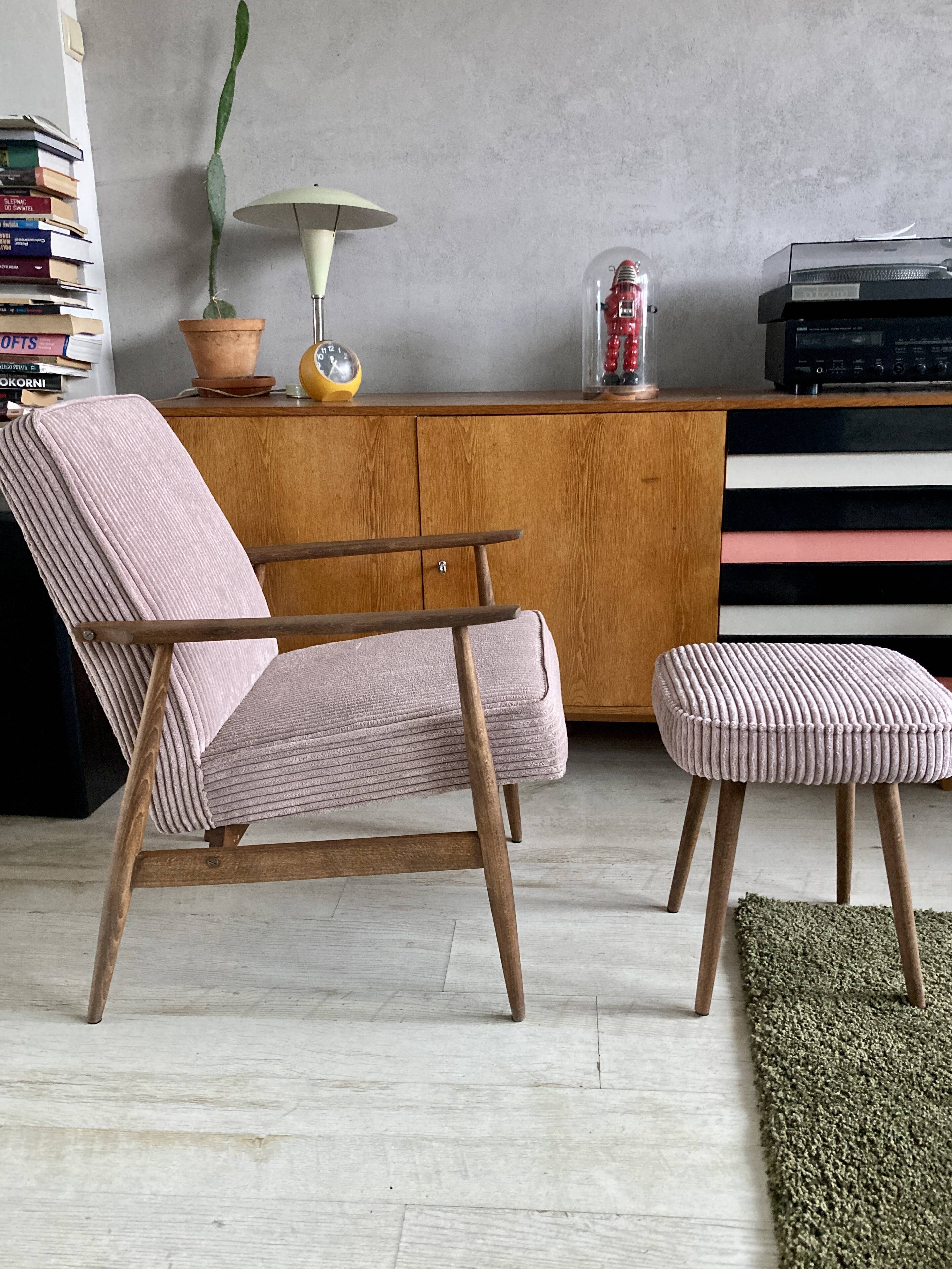 Armchair & ottoman 300-190