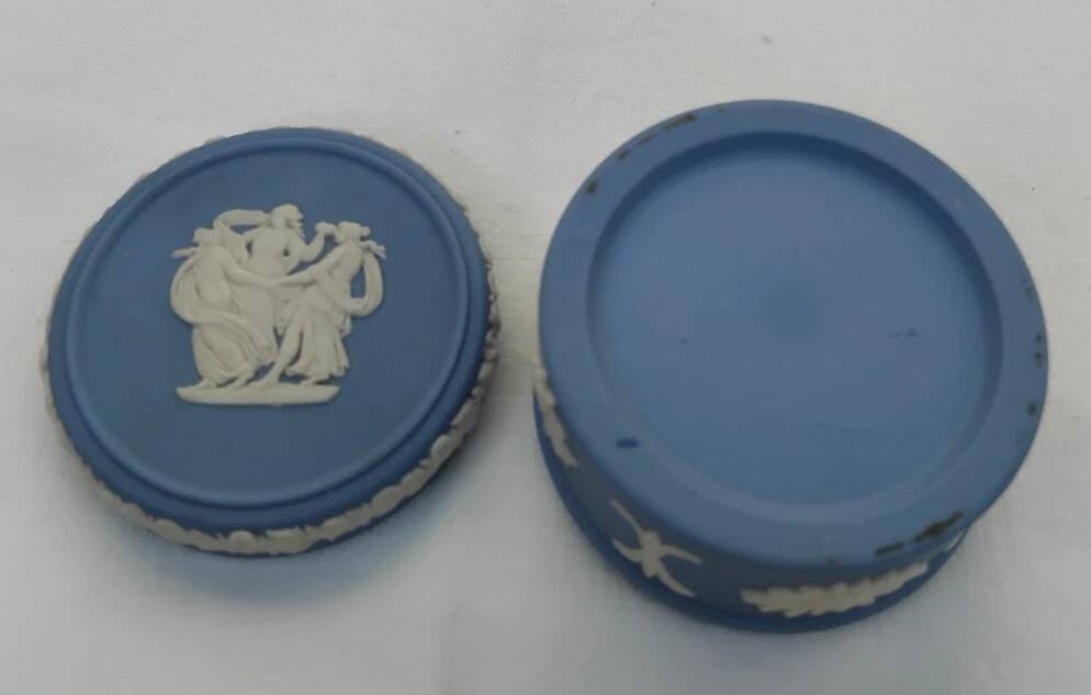 Collection - Set of 4 Decorative Pieces in Wedgwood Jasper