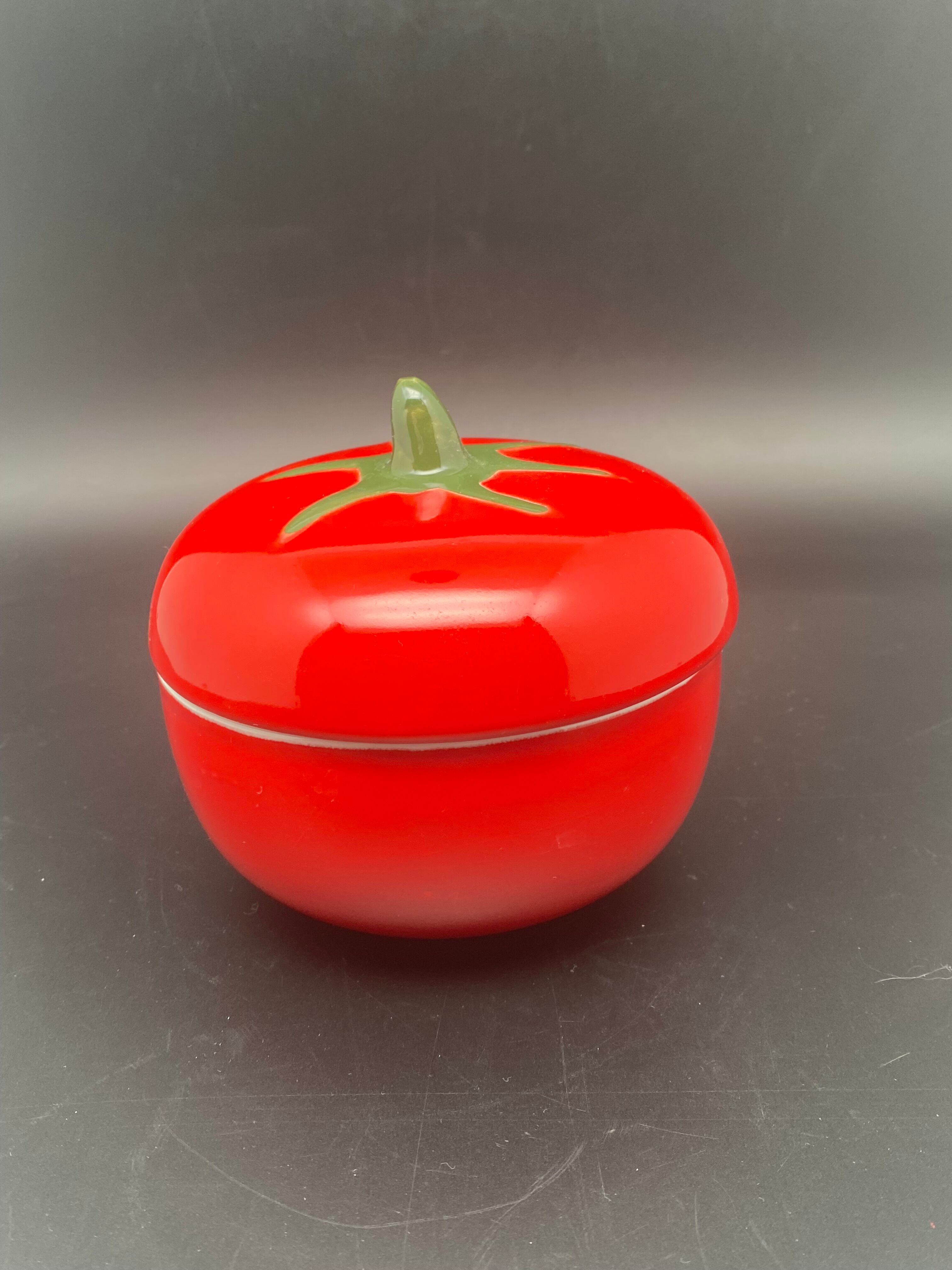 Sotable cup duo with tomato and pumpkin lid