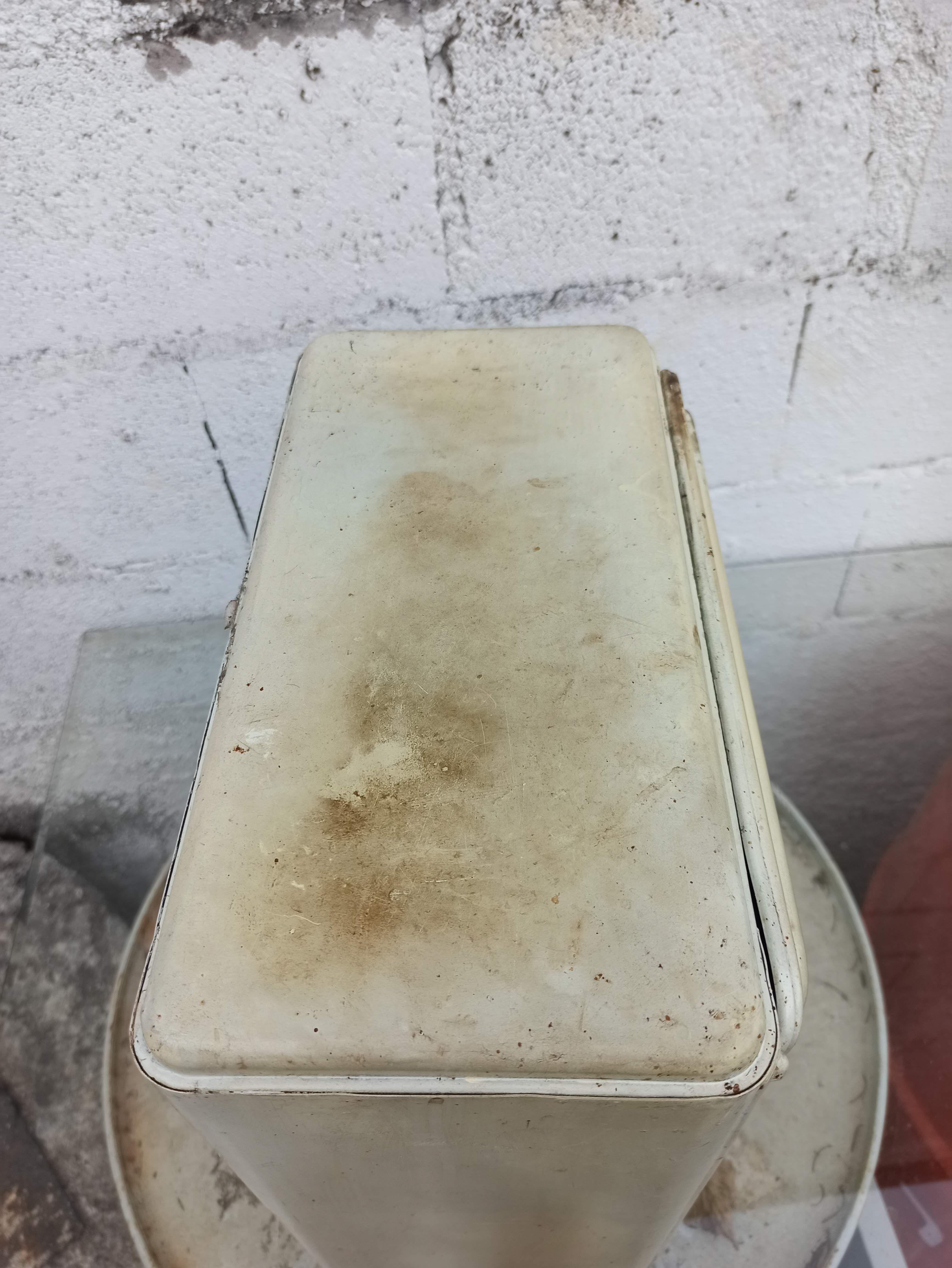 Medicine cabinet in mirror painted sheet metal