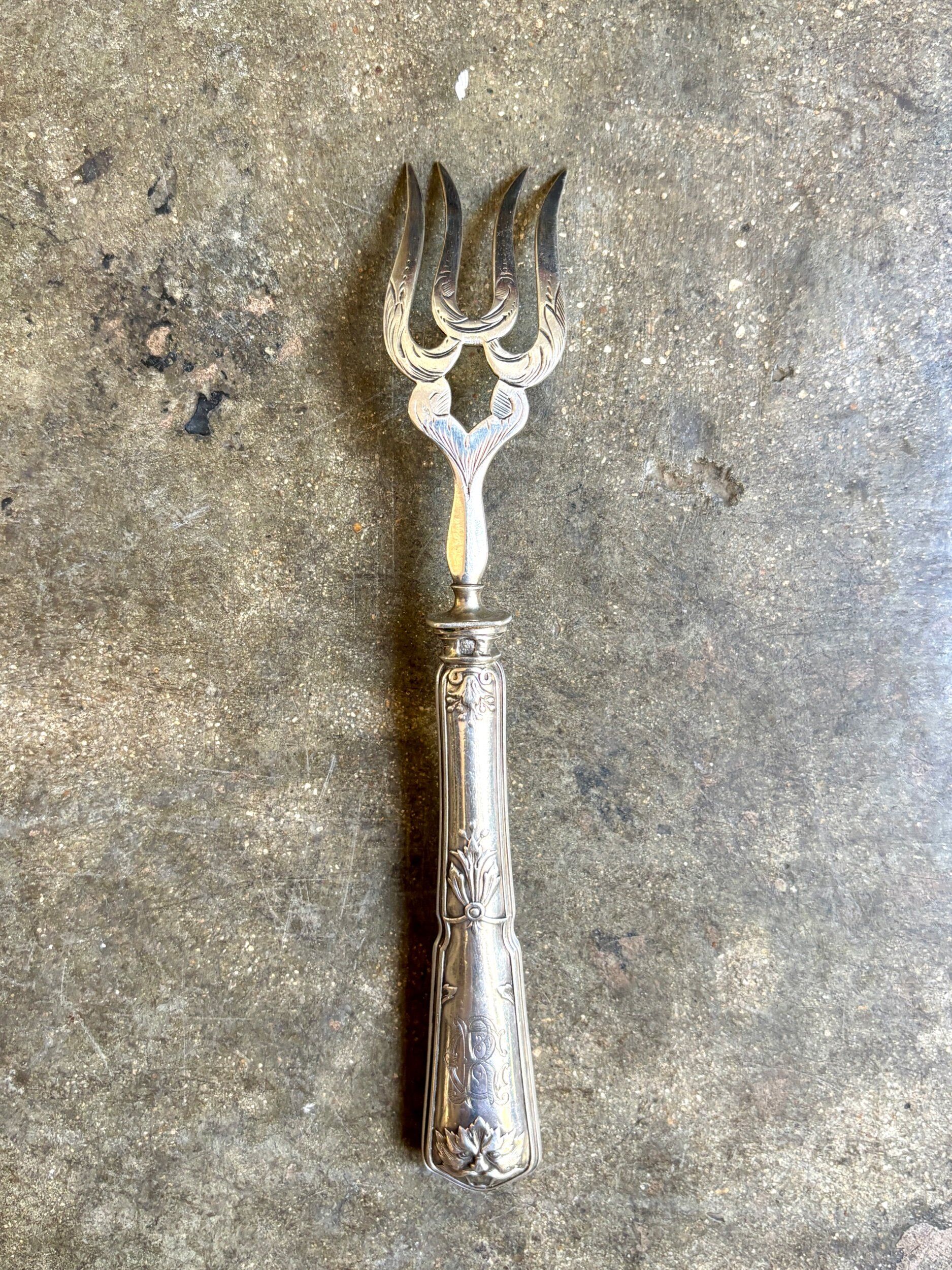 Dessert fork, service cutlery in silver engraved "CR"
