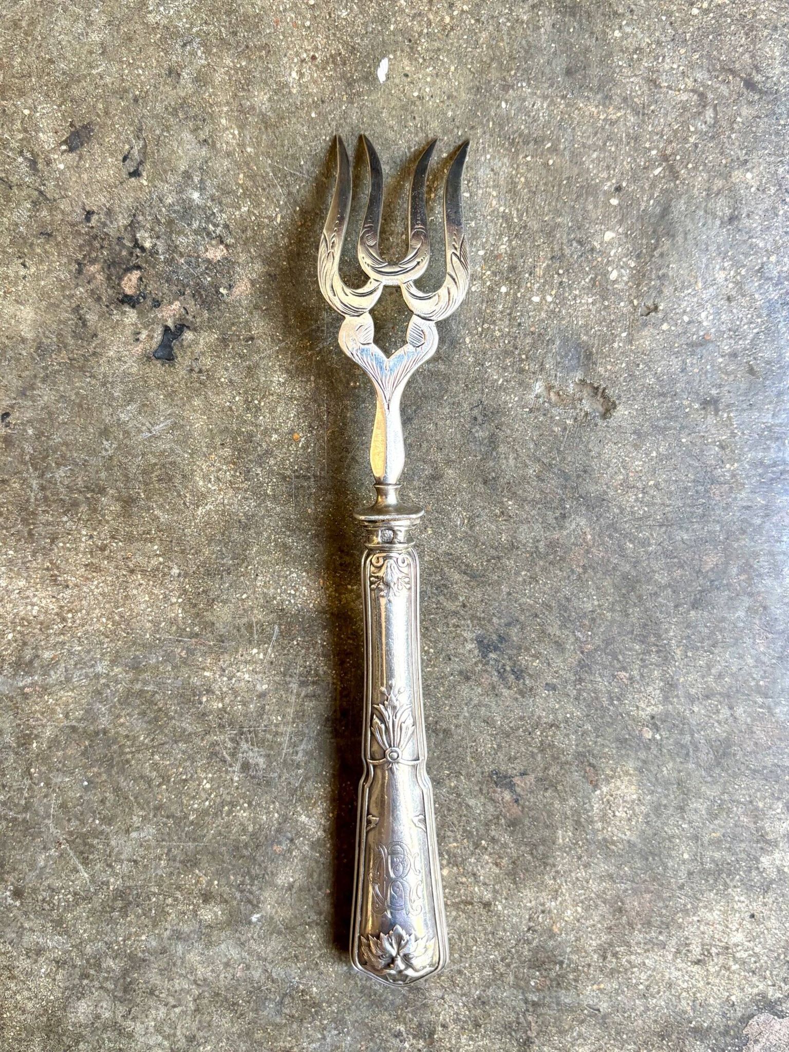 Dessert fork, service cutlery in silver engraved "CR"