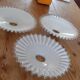 3 suspensions en opaline blanche 1900