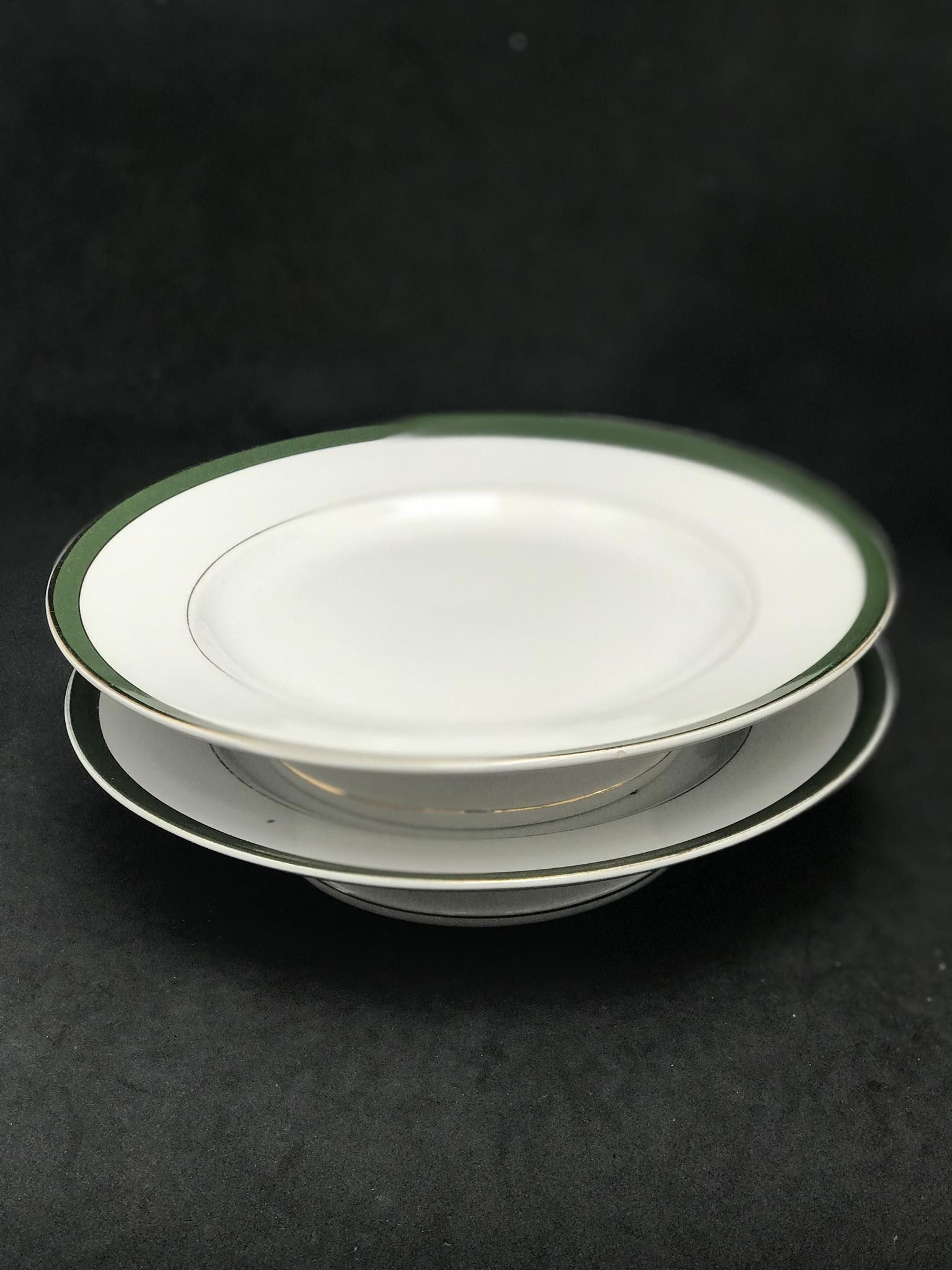 Plates on pedestal nineteenth century Villeroy and Boch