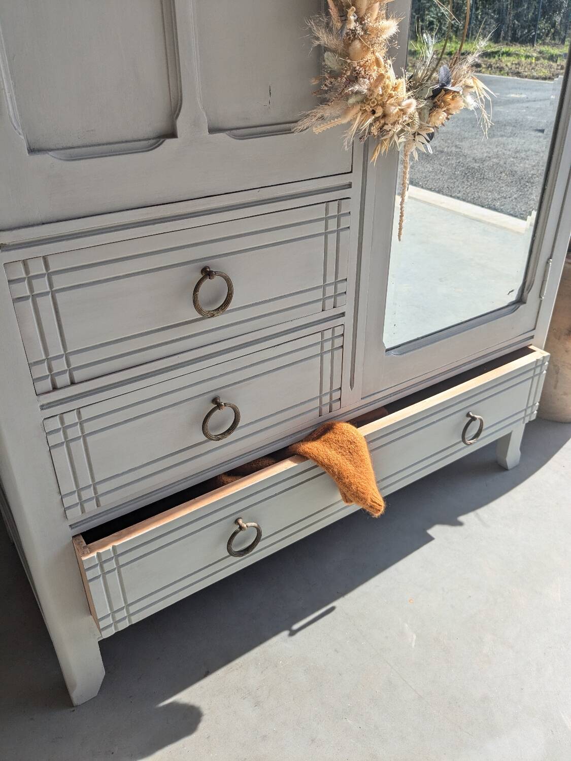 Armoire parisienne restaurée