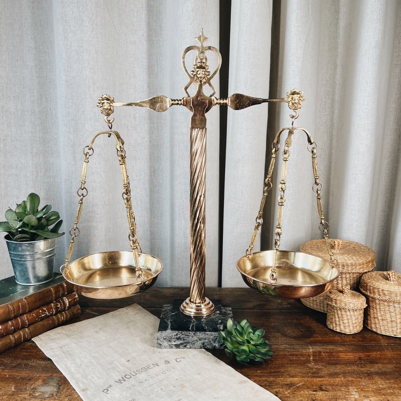 Empire style apothecary scale