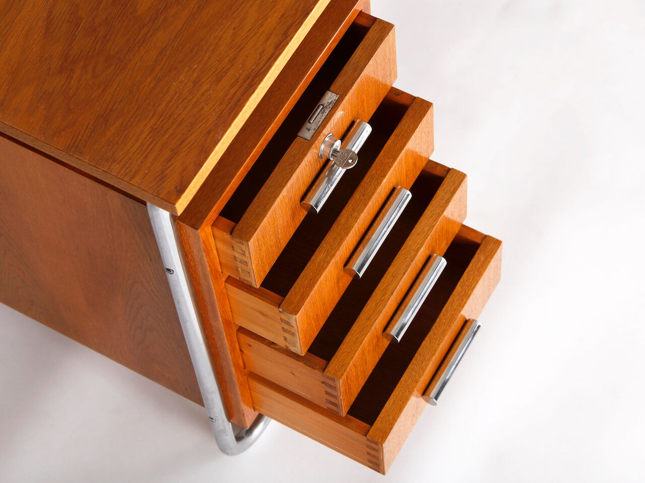 Bureau fonctionnaliste tubulaire en acier, années 1930