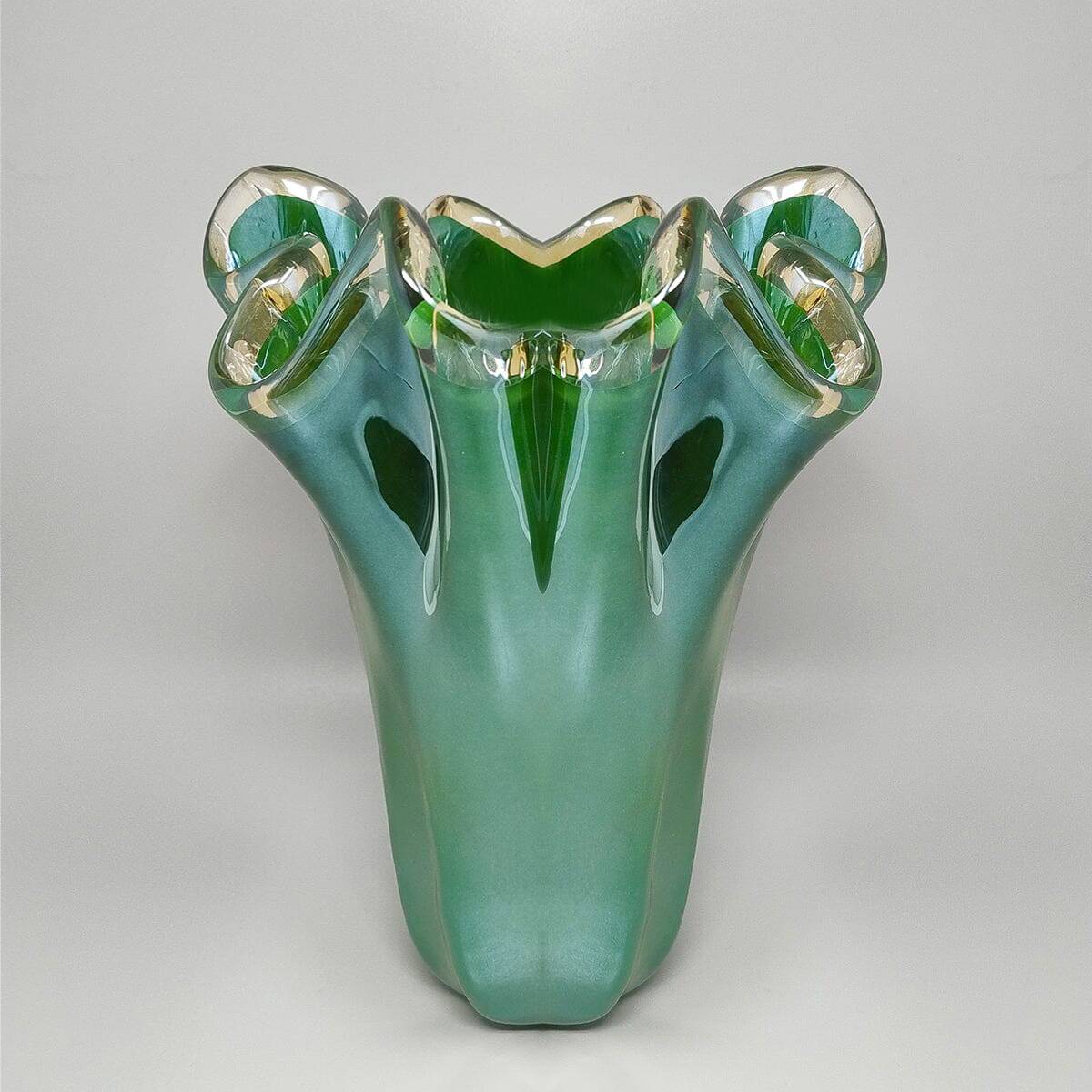 1970s Exquisite "Fazzoletto" Murano Glass Vase by Dogi. Made in Italy