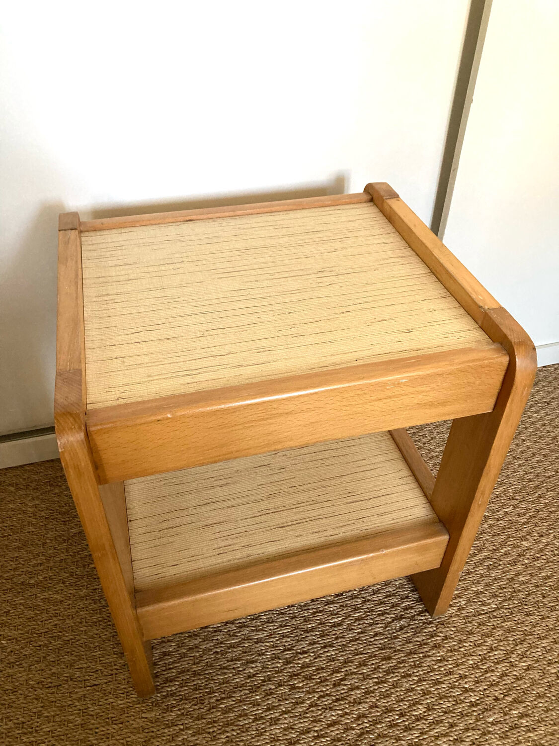 Paire de tables de chevet en orme