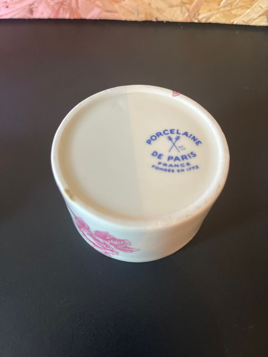 Set of porcelain pots of paris