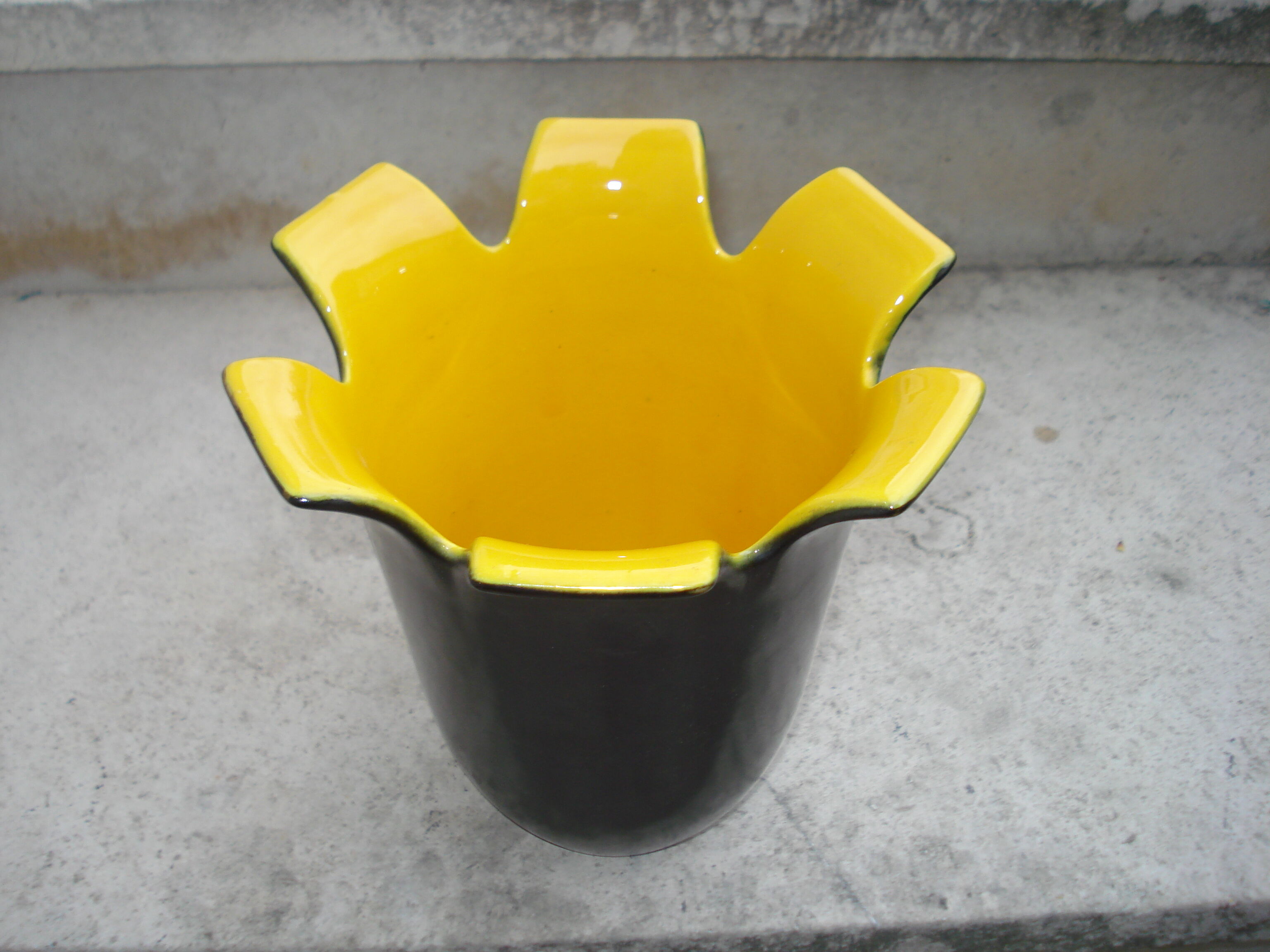 Saint-Clément black and yellow "petals" vase by b. létalle - 1950 vintage