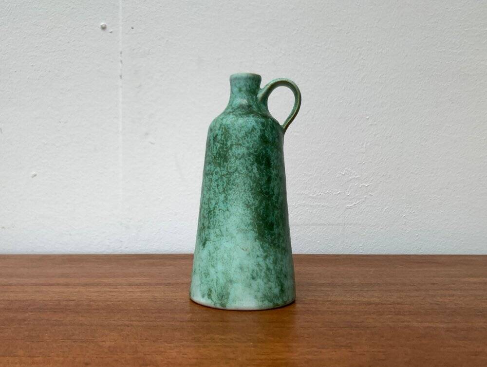 Minimalist ceramic vase carafe from the East German studio GDR by Kerstin and Ralf Unterstab for Kunsttöpferei Unterstab KTU, 1960s.