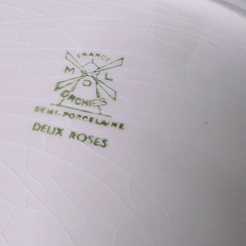 Round earthenware plate Moulin des Loups Orchies model Two Roses
