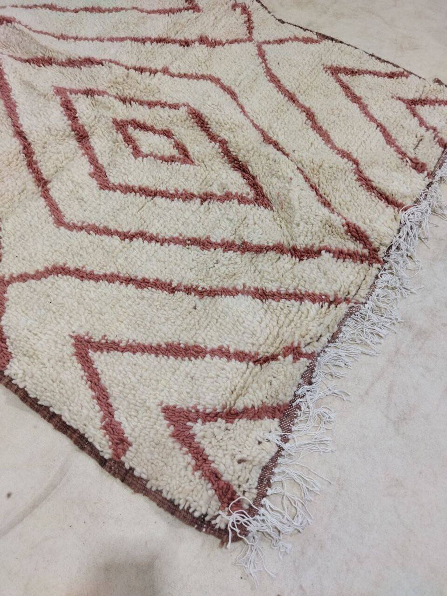 Handmade moroccan berber rug 160 x 128 cm