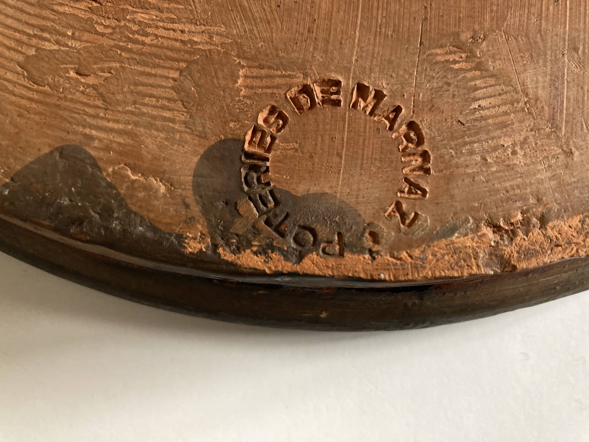 Plat vide poche cible XXL en terre vernissée de Marnaz 1950