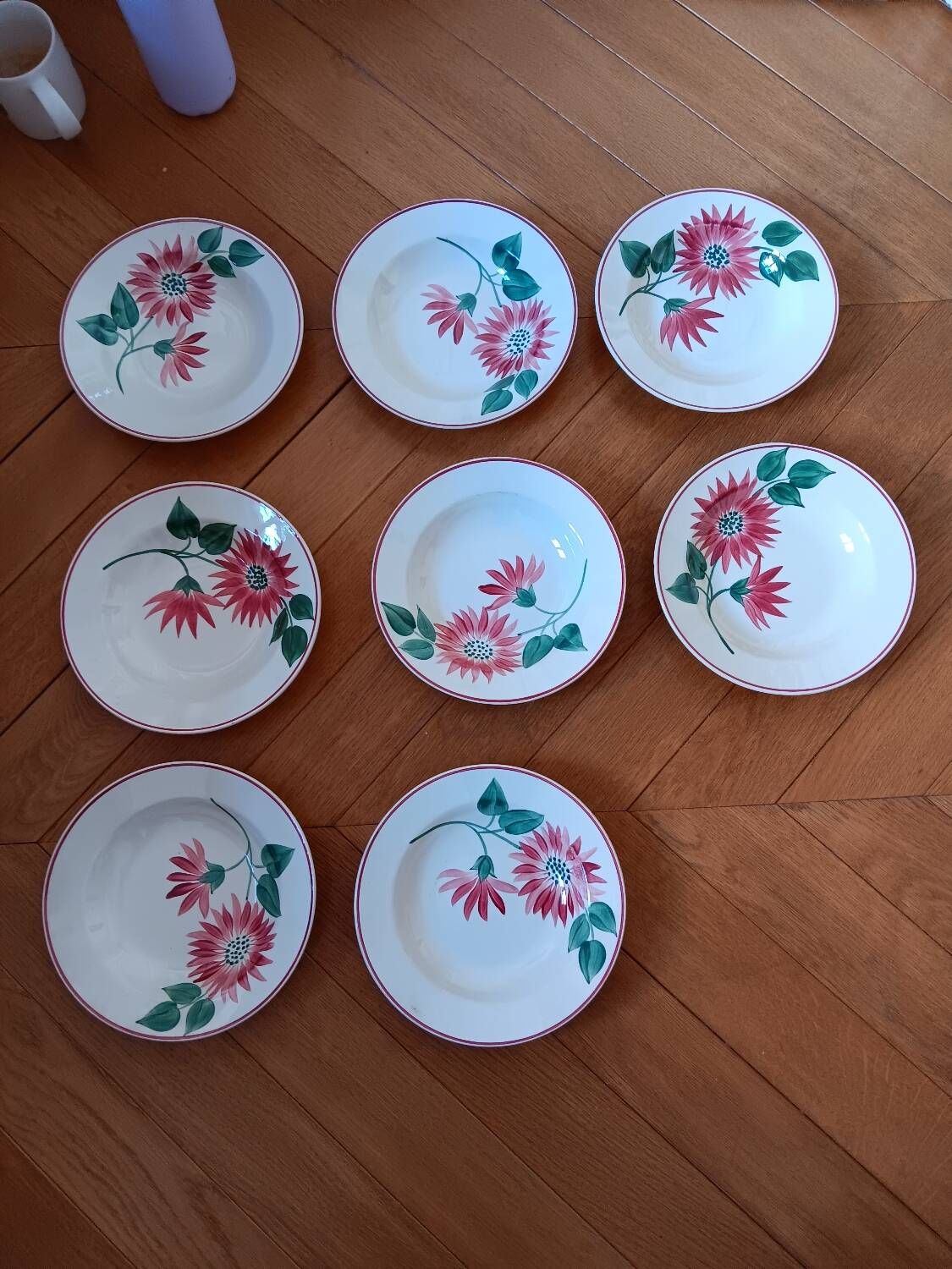 Set of 8 earthenware plates