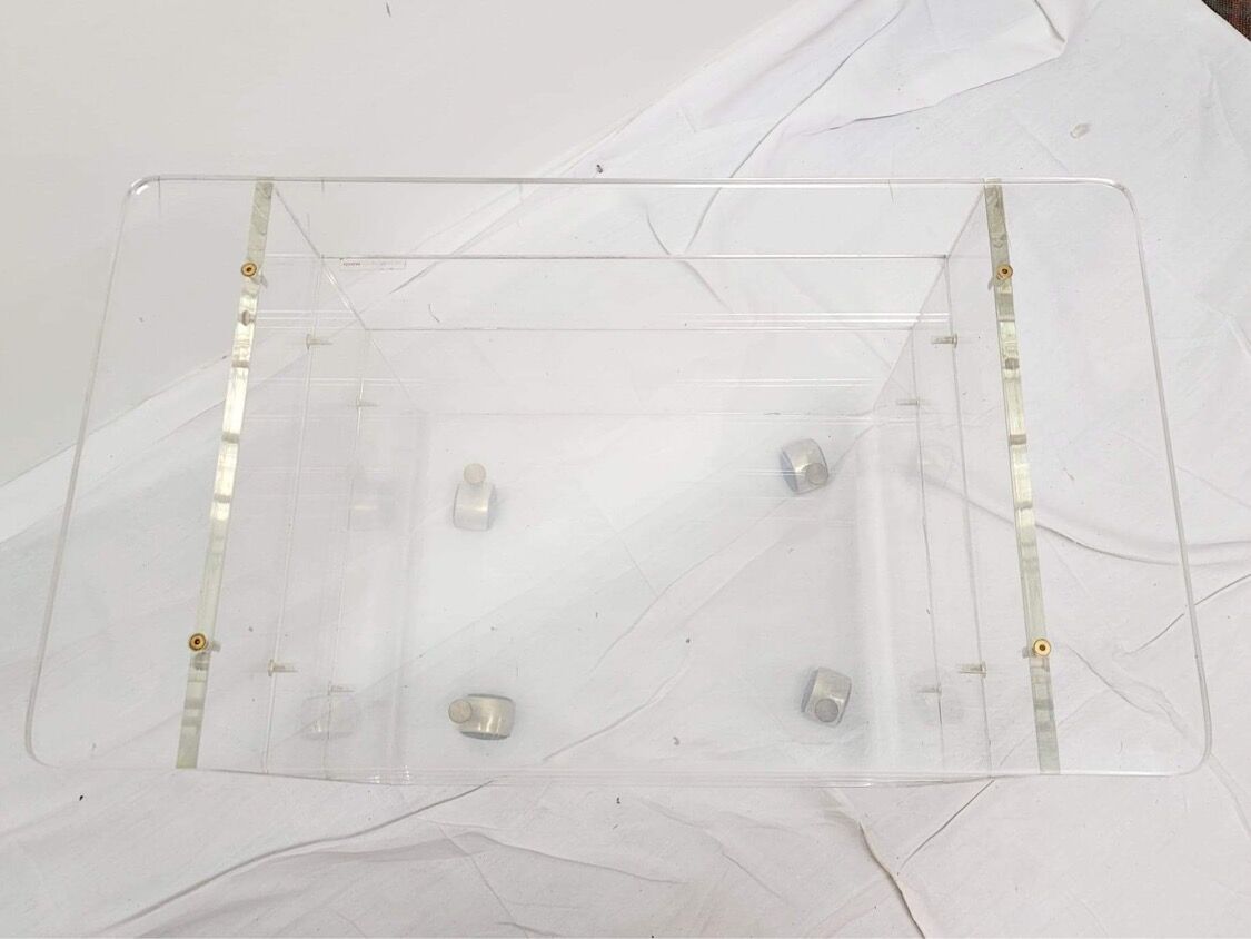 Very nice pair of rolling tables "les invisibles du marais"