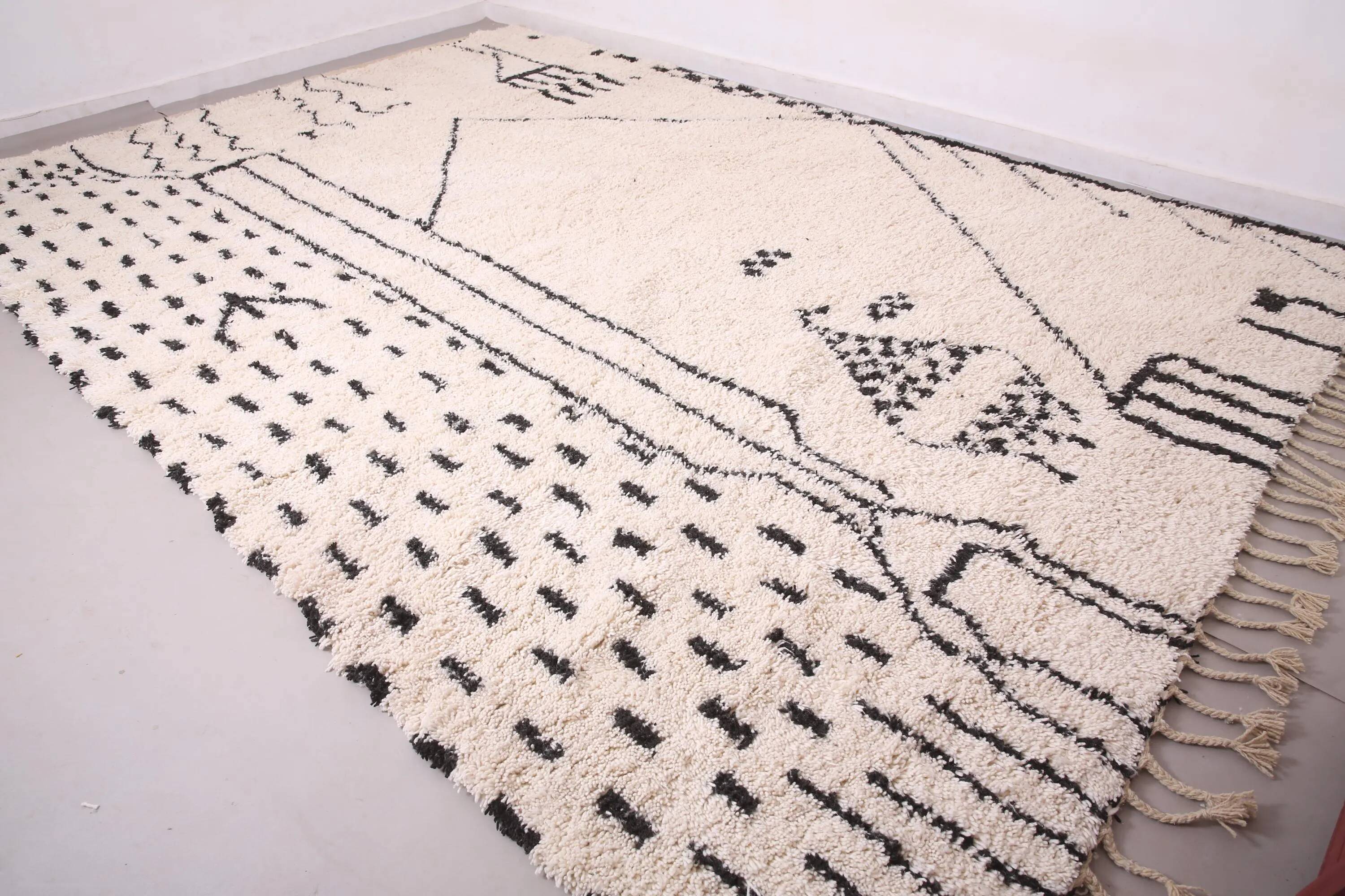 Handmade traditional carpet 250cm x 150cm Moroccan