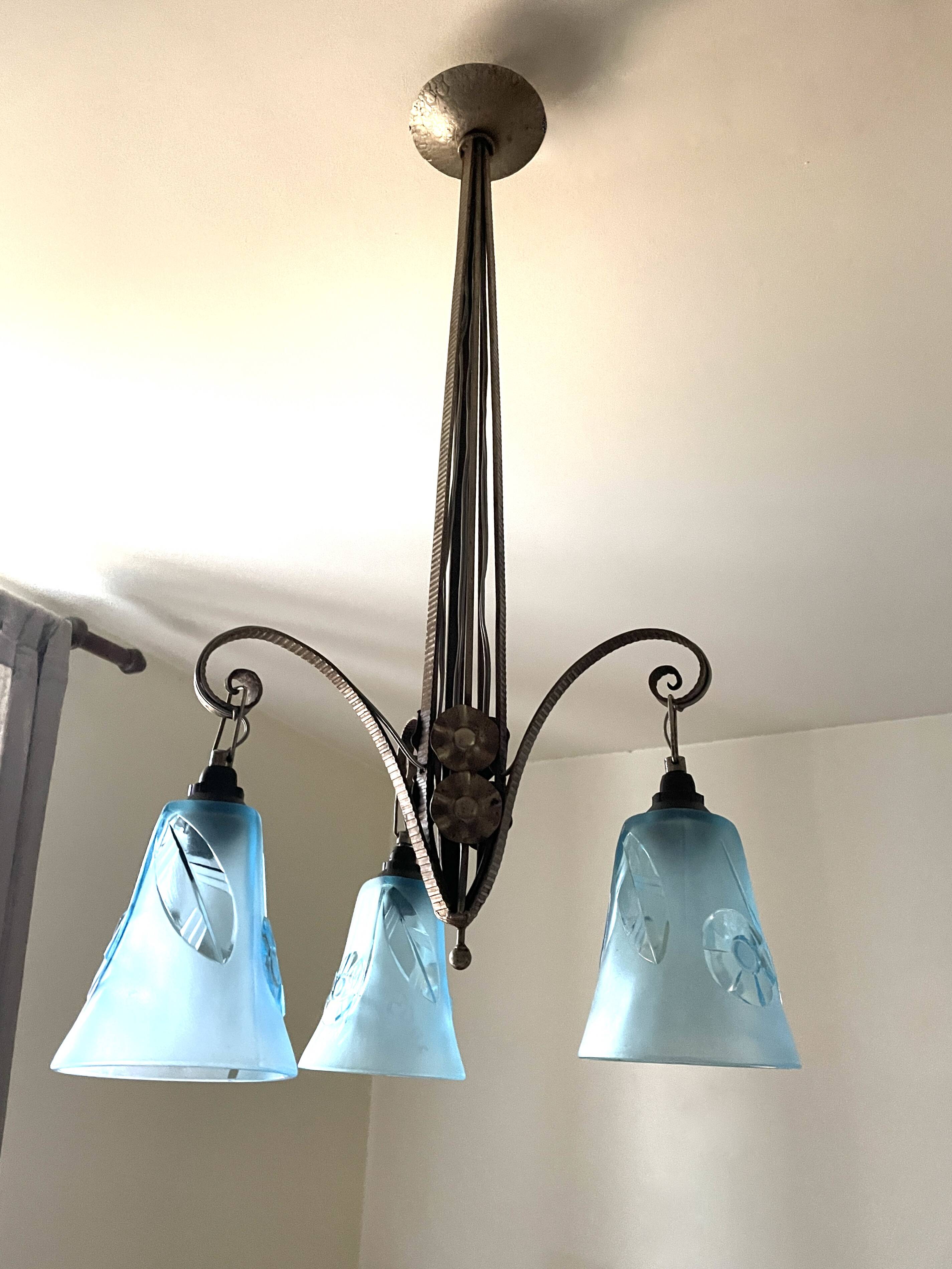 Lustre de style Art déco en verre bleu