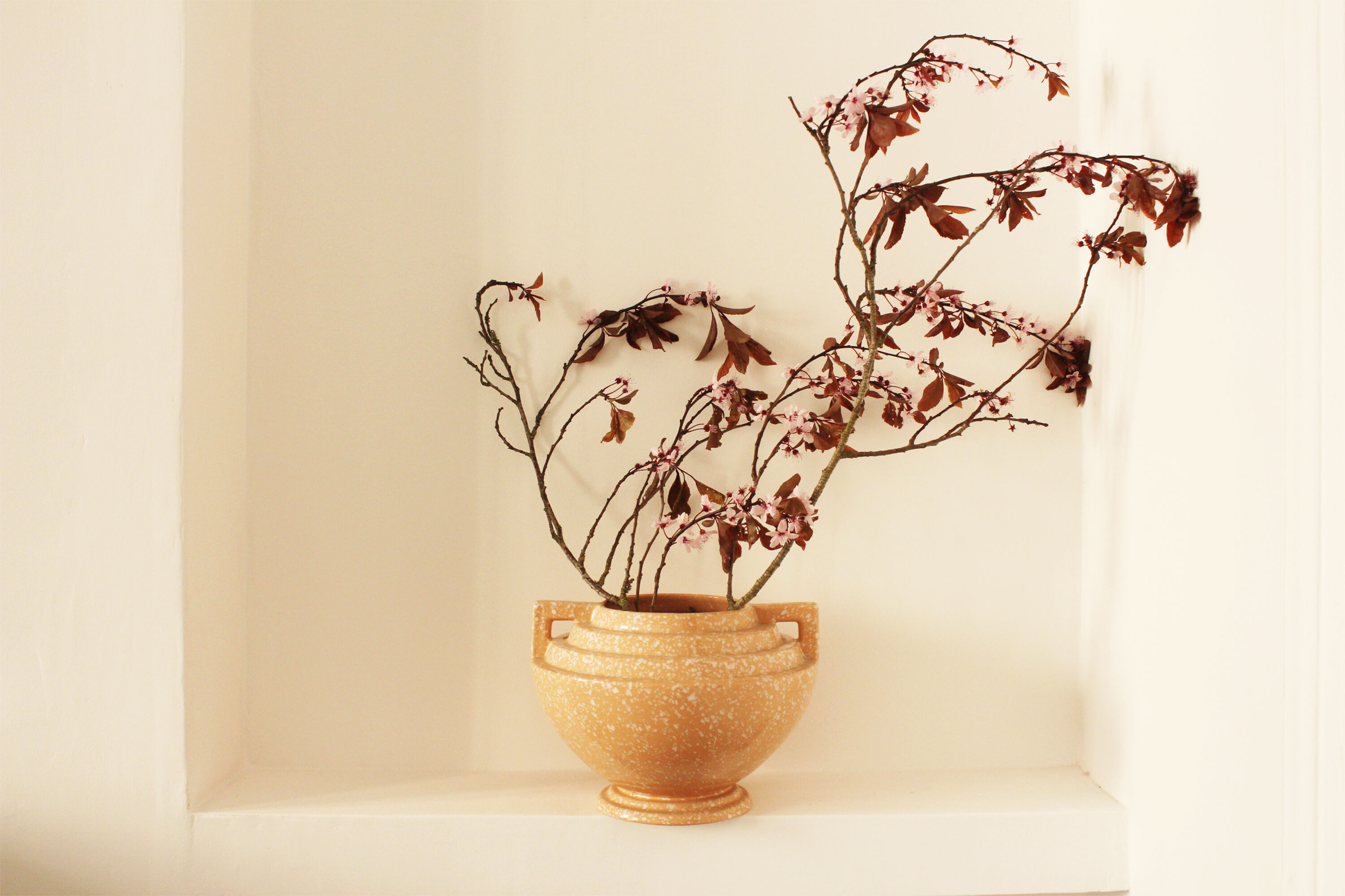 Vase original rose pâle moucheté de blanc