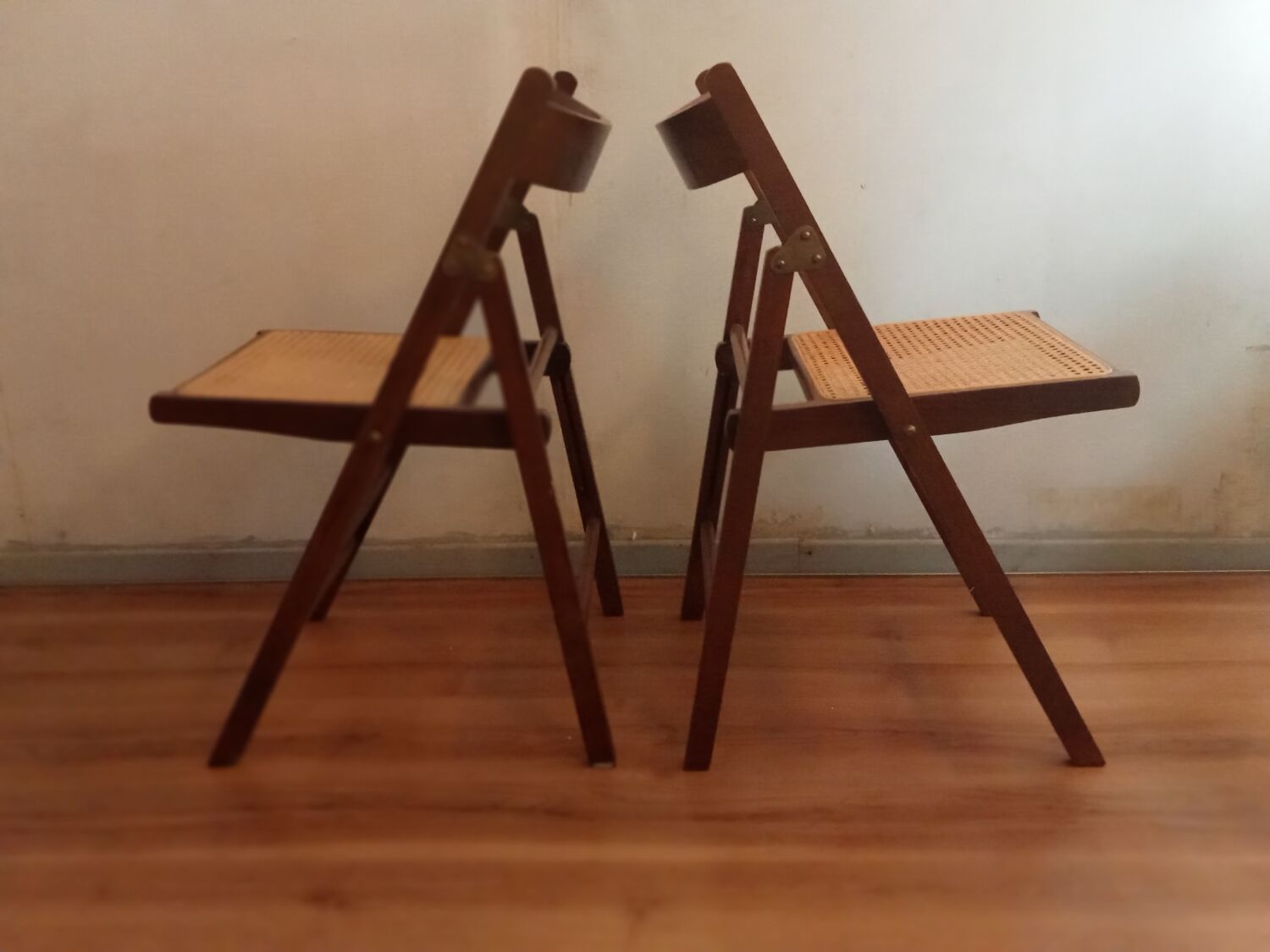 Canning folding chairs