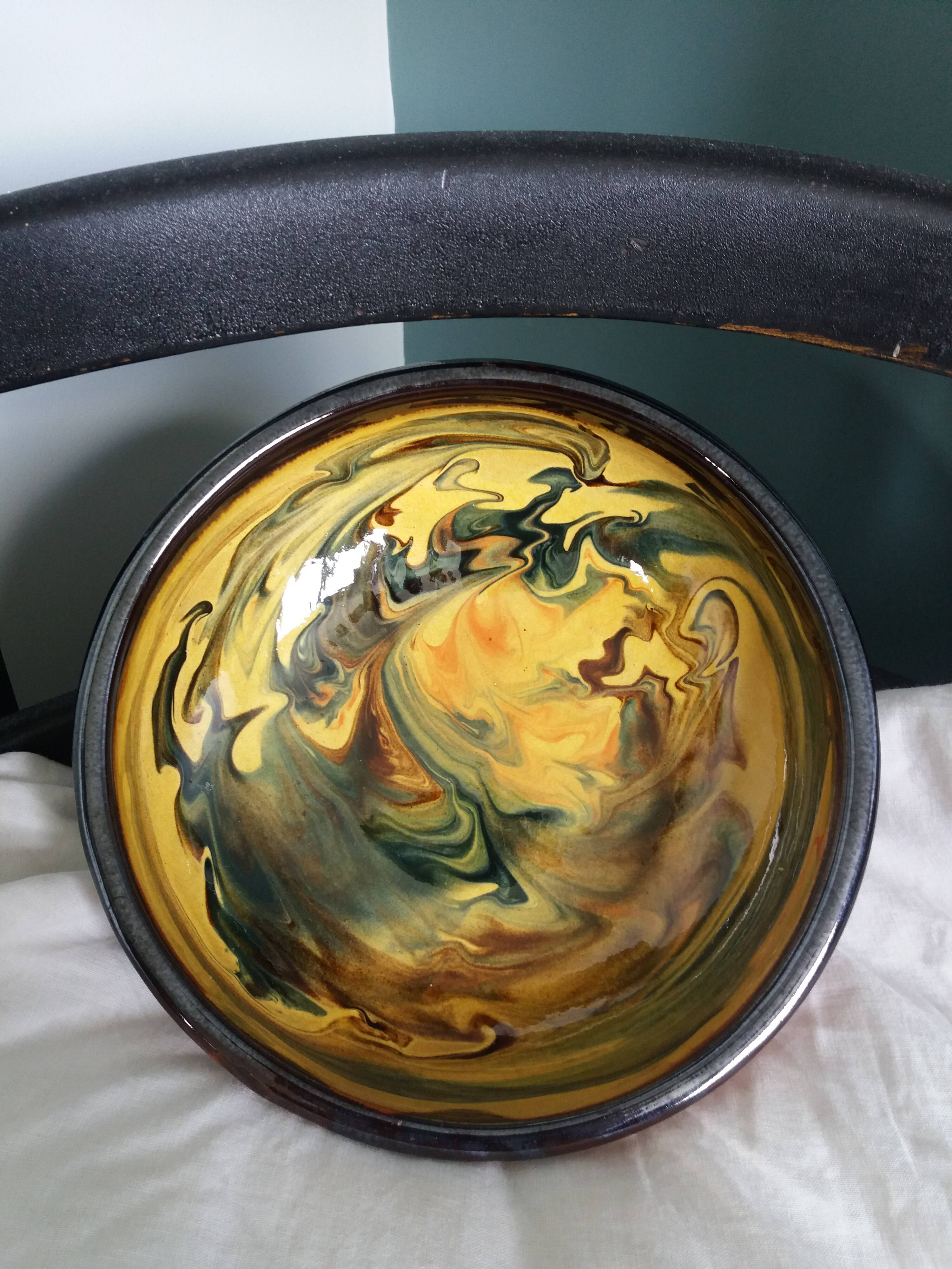 Terracotta bowl with marbled, jasper-like decoration