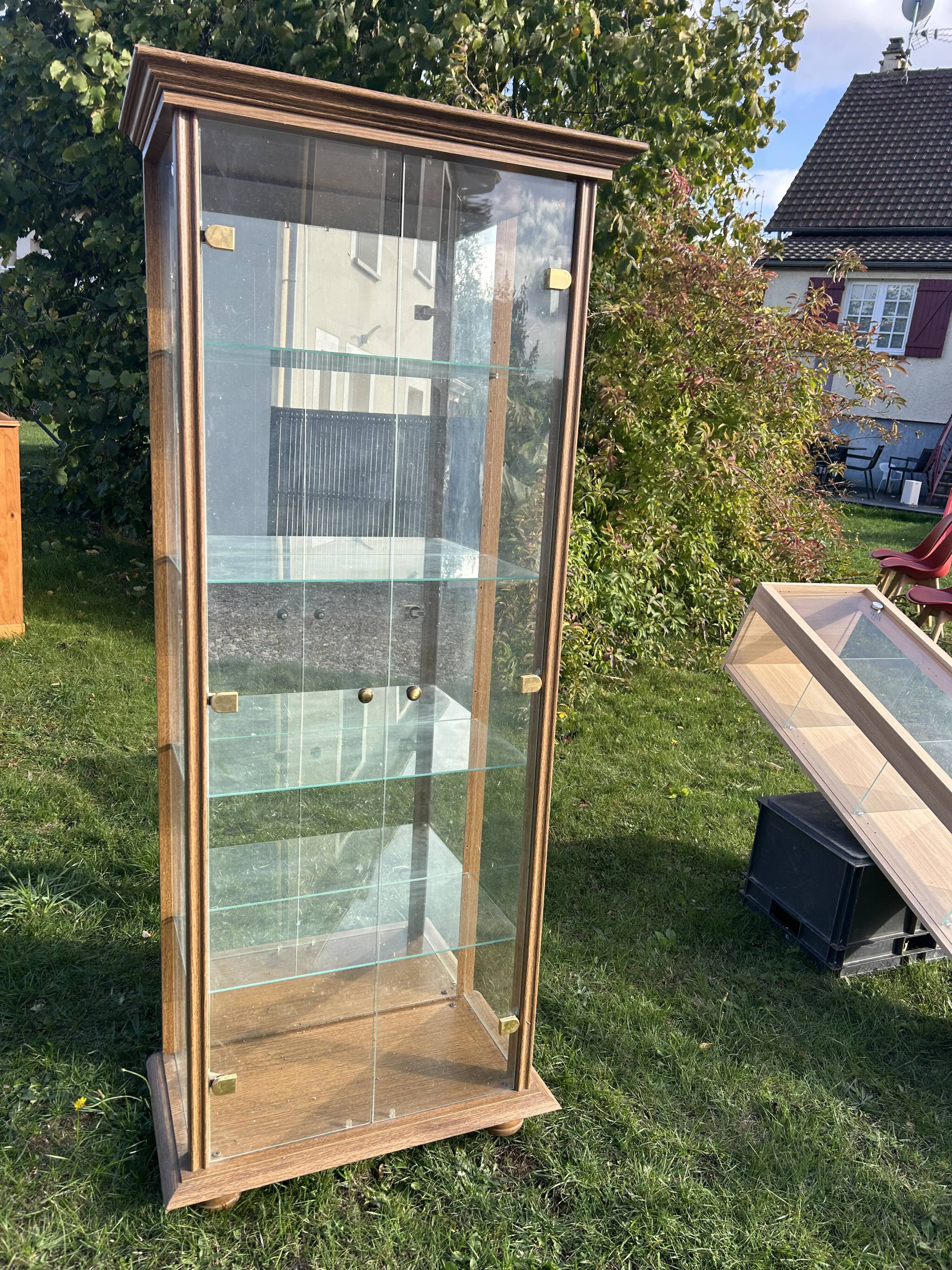 Small display cabinet