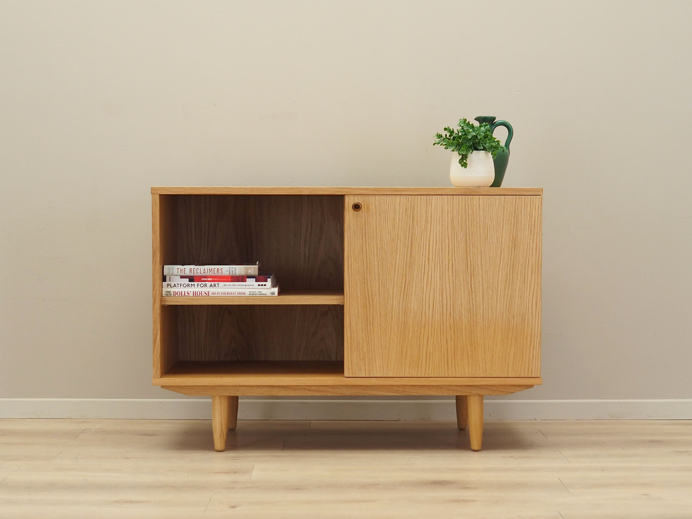 Buffet en chêne, design danois, années 1990, production: Danemark