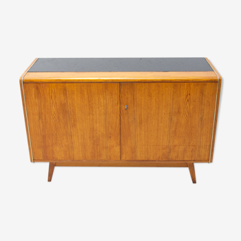 Buffet du milieu du siècle par Hubert Nepožitek & Bohumil Landsman pour Jitona, années 1960