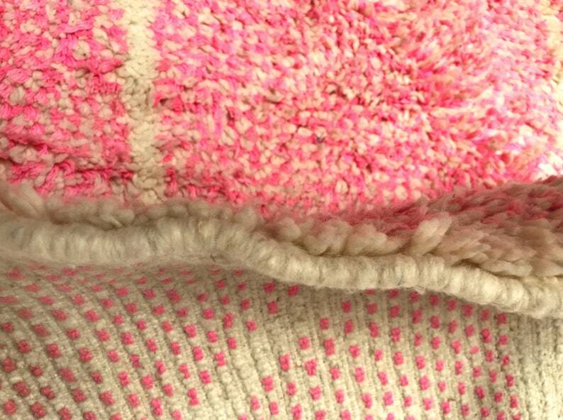 Tapis marocain en laine rose