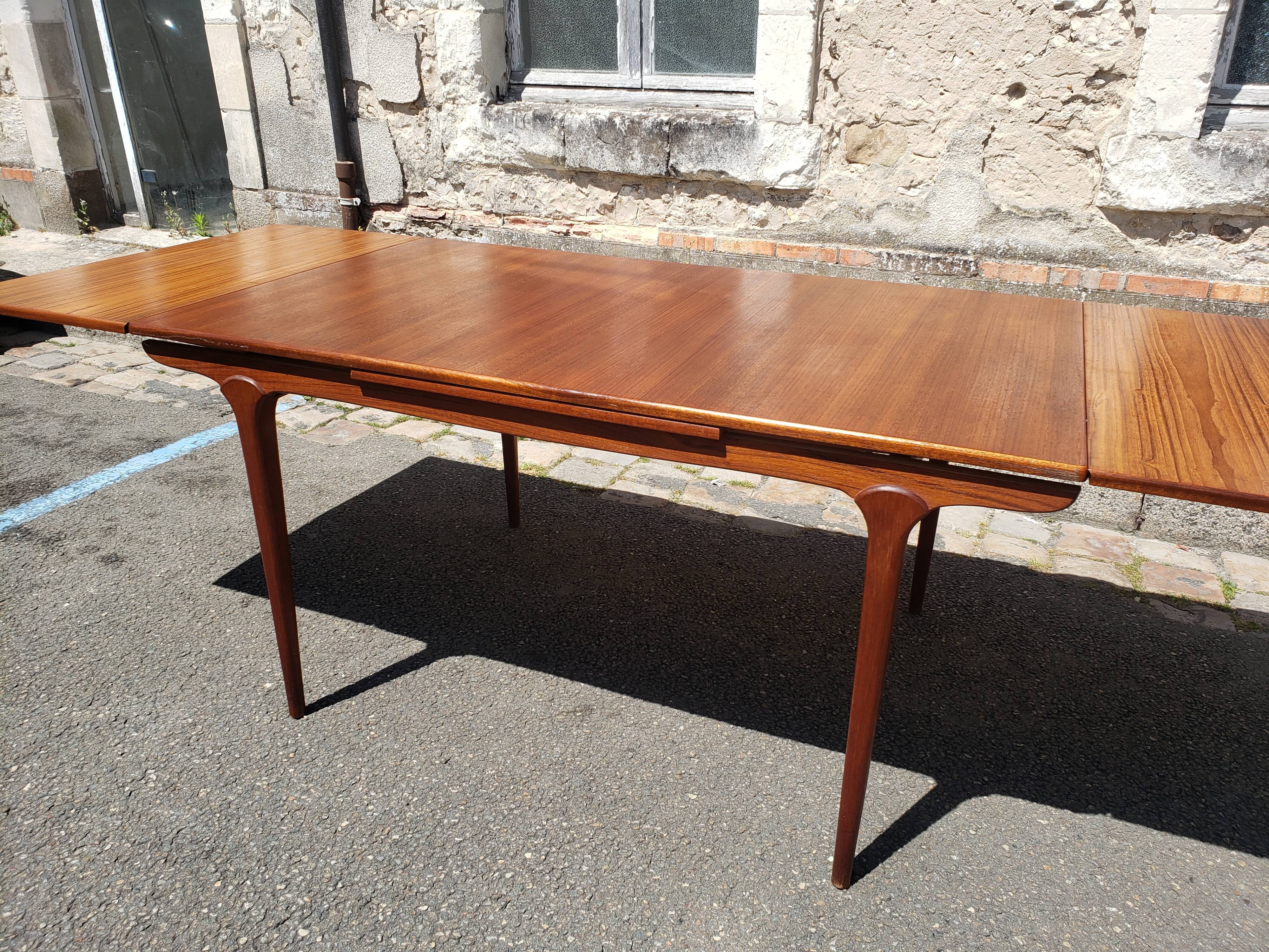 Scandinavian teak table expandable