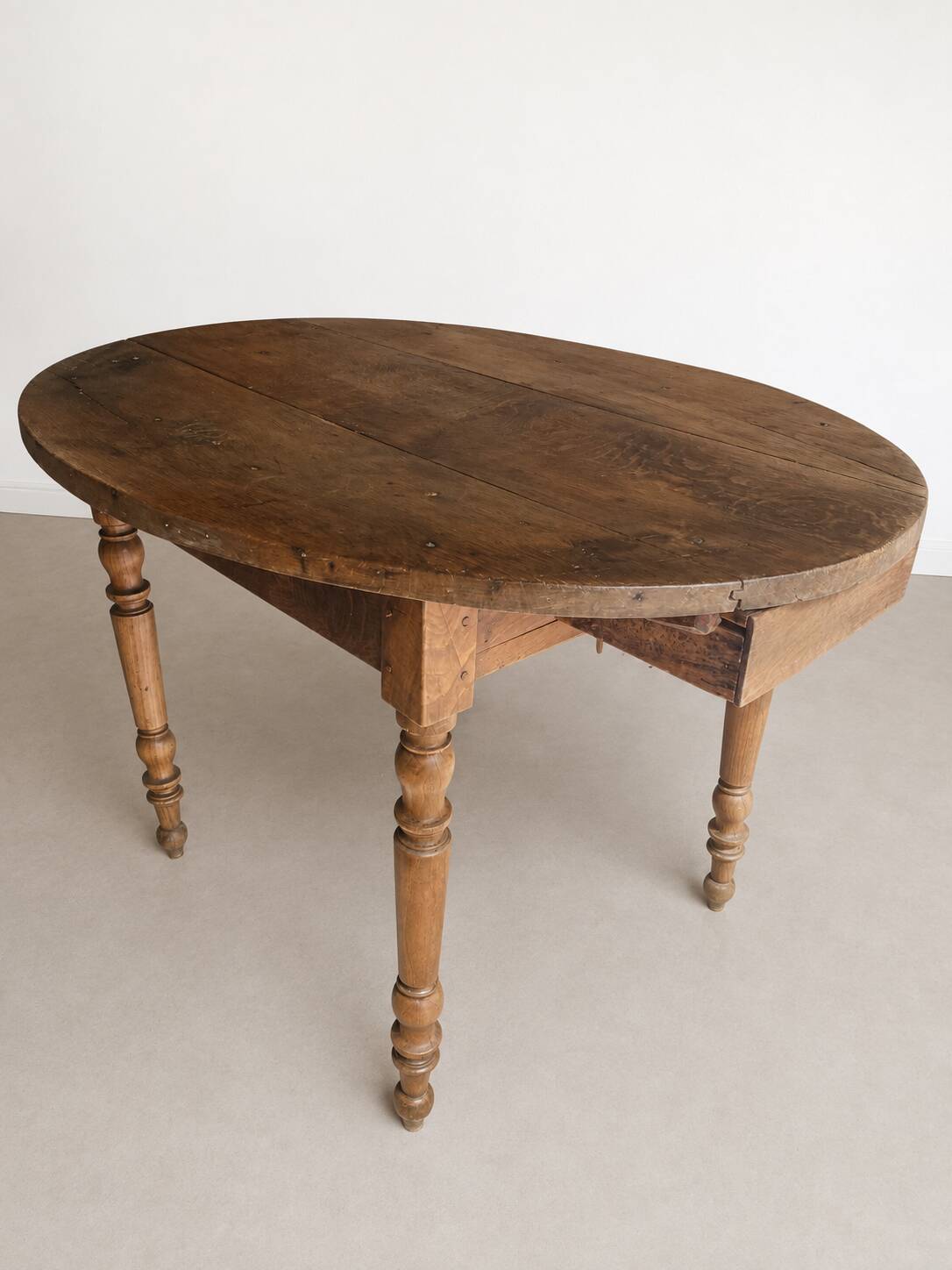 Oval farmhouse table