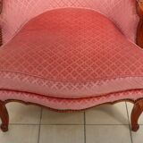 Vintage shepherdess armchair in pink velvet.