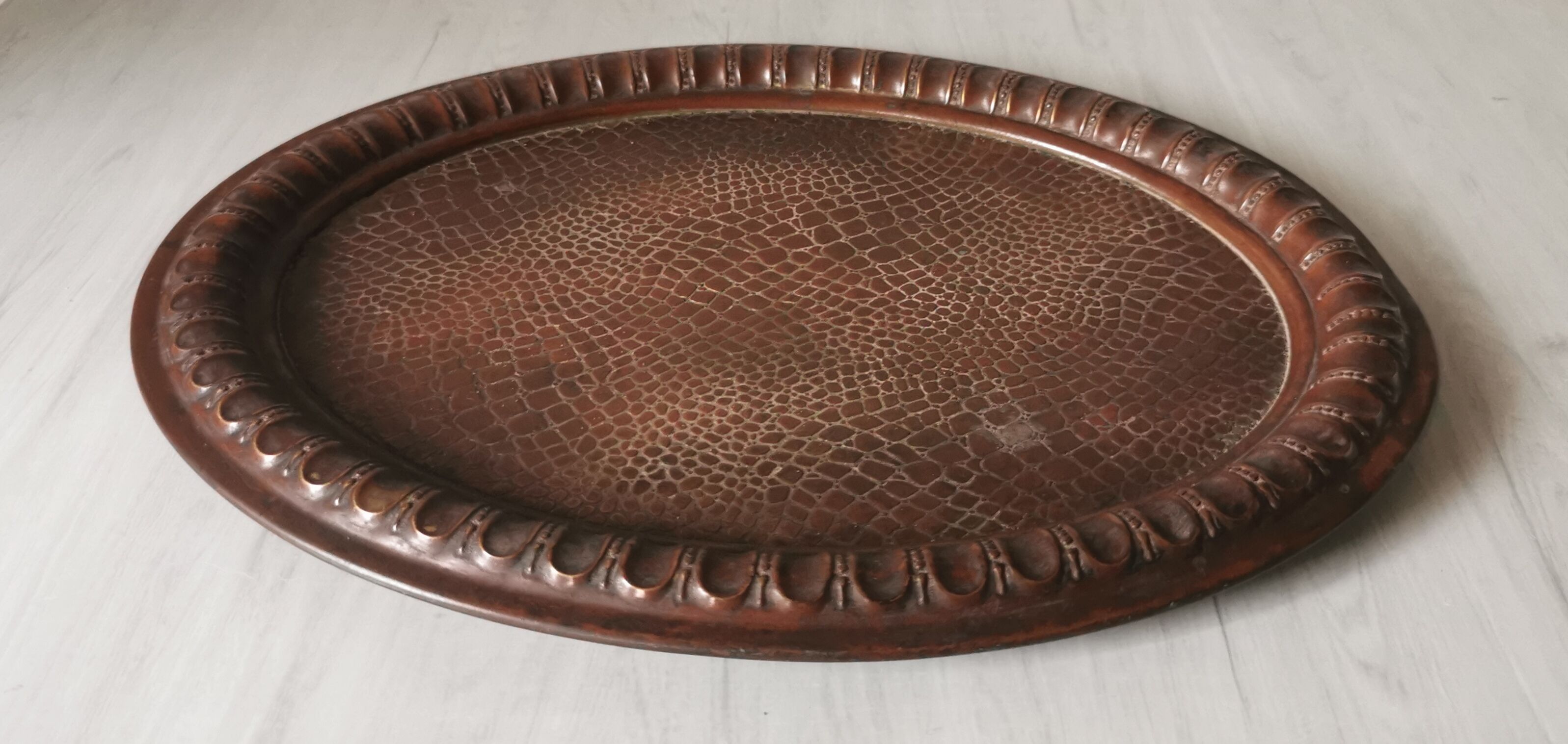 Croco brass dish