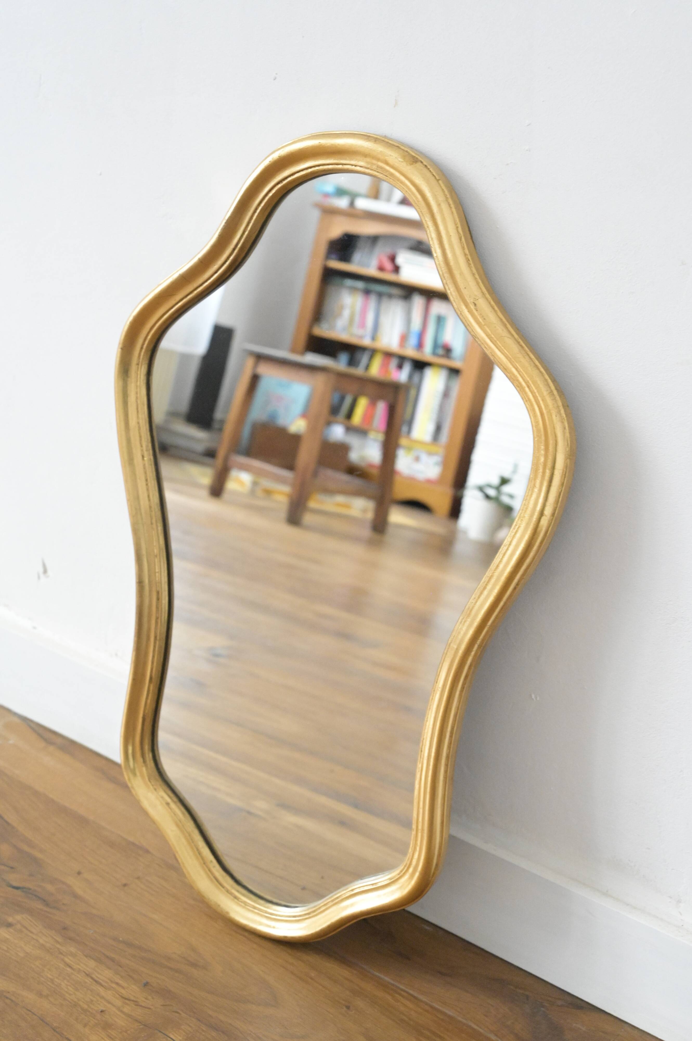 Golden mirror in wood and gold leaf