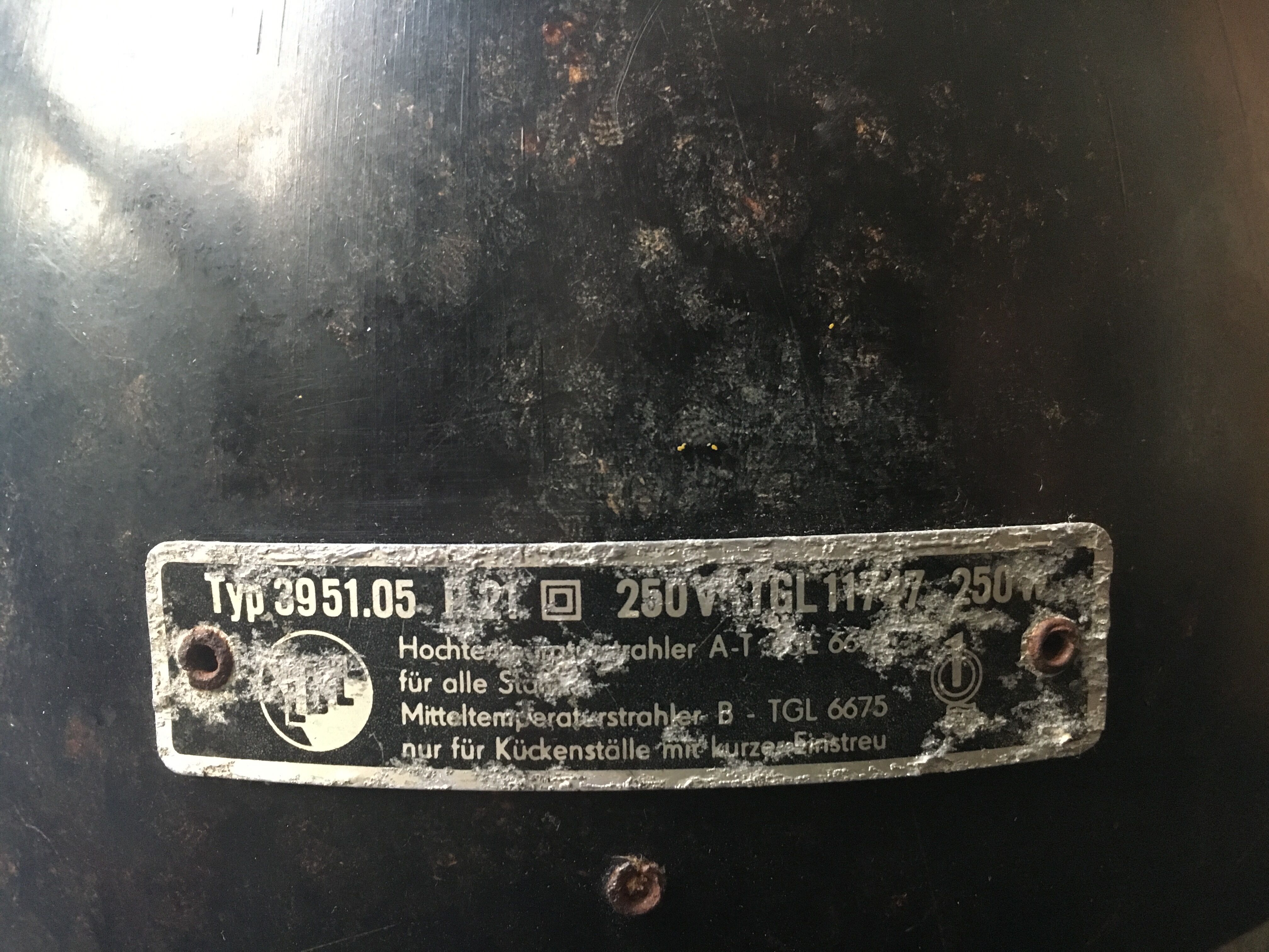 Old german bakelite round suspension