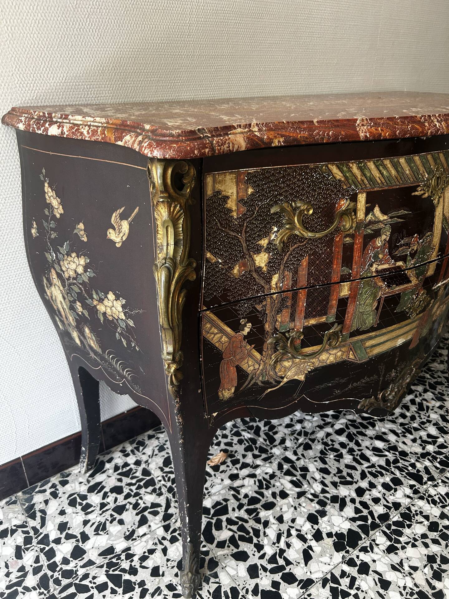 Louis XV style jump commode in Chinese lacquer, red marble