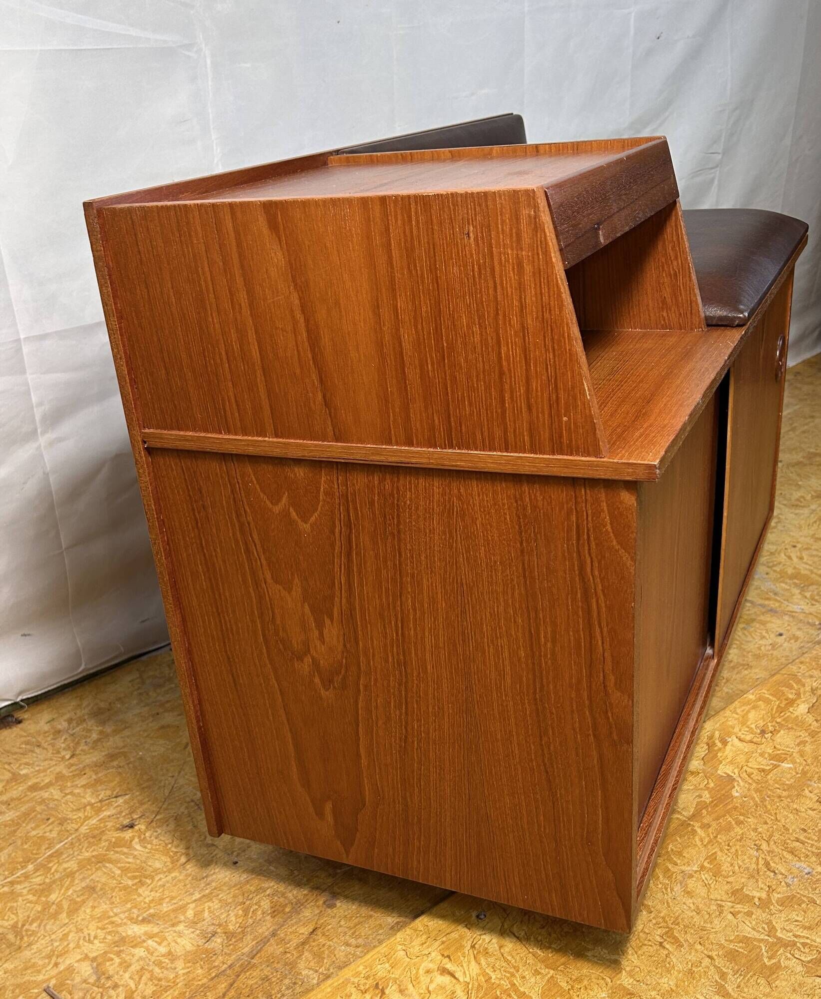 Mid-Century Retro Vintage Teak Telephone Seat / Bench by Chippy Heath 1960