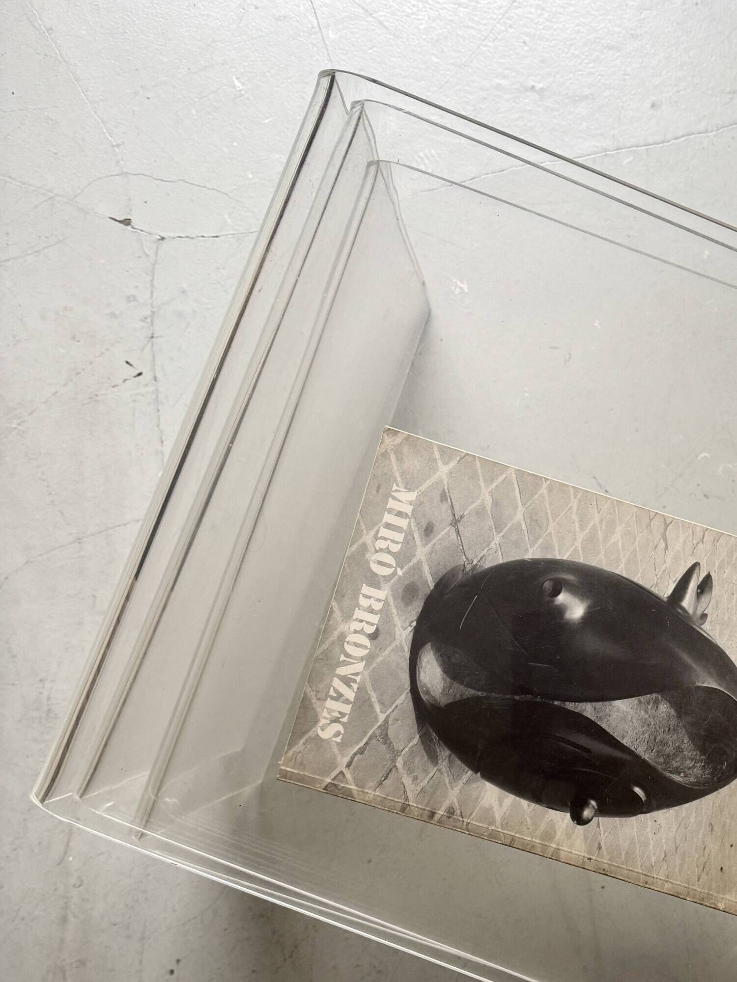 Table basse gigogne modulable en plexiglas, D. Lange Marais Les invisibles