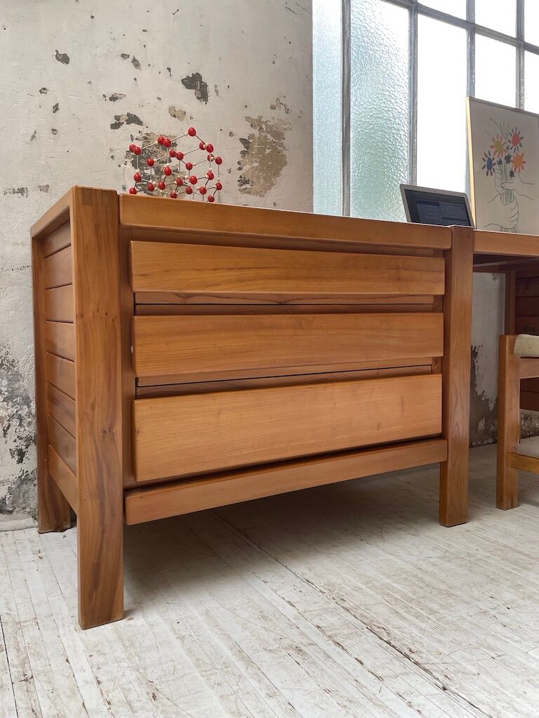 Regain dresser office row