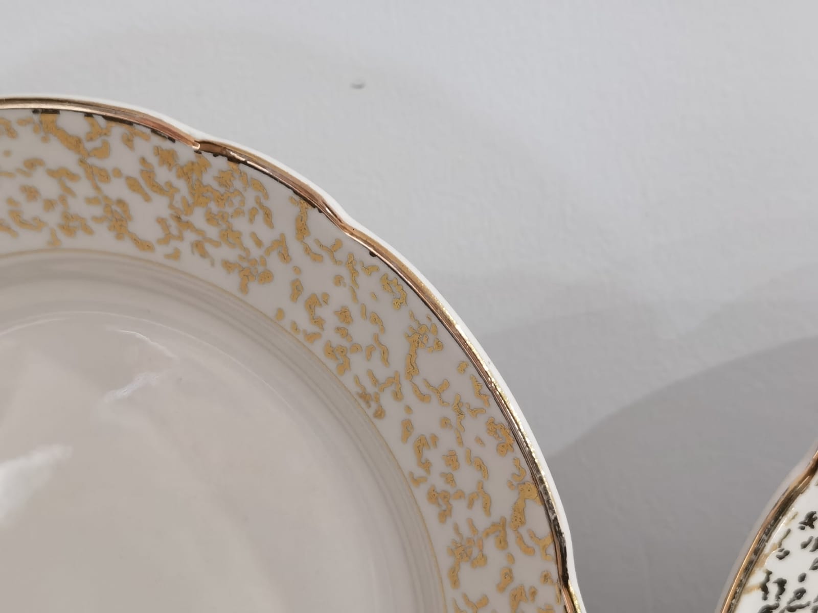 White and golden dessert plates Villeroy and Boch