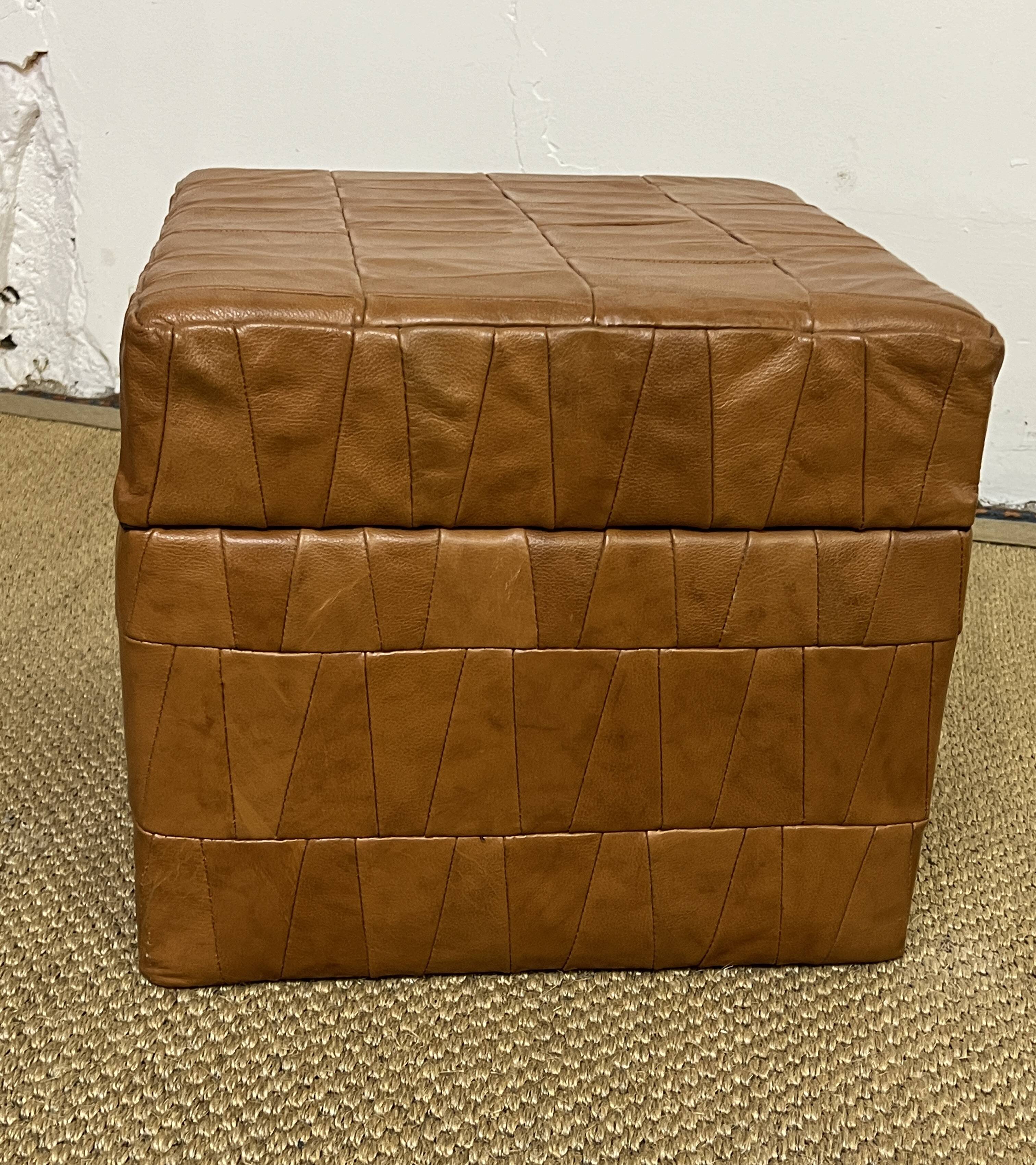 Vintage Sede leather pouf with chest