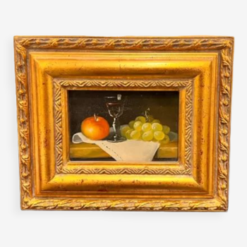 Small still life with grapes and apple