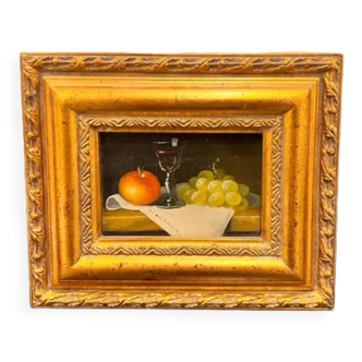 Small still life with grapes and apple
