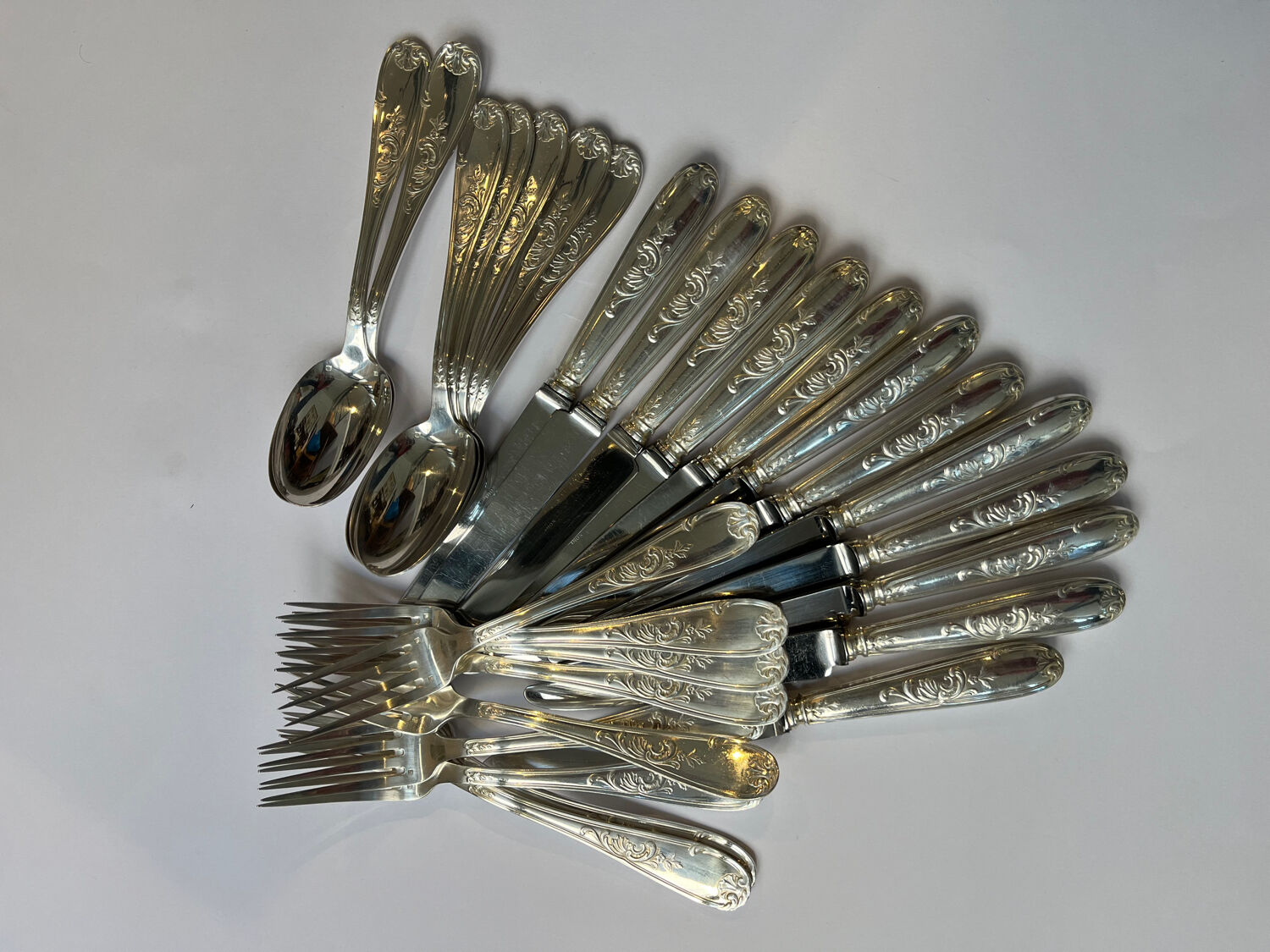 28-piece silver-plated cutlery set in Louis XV style.